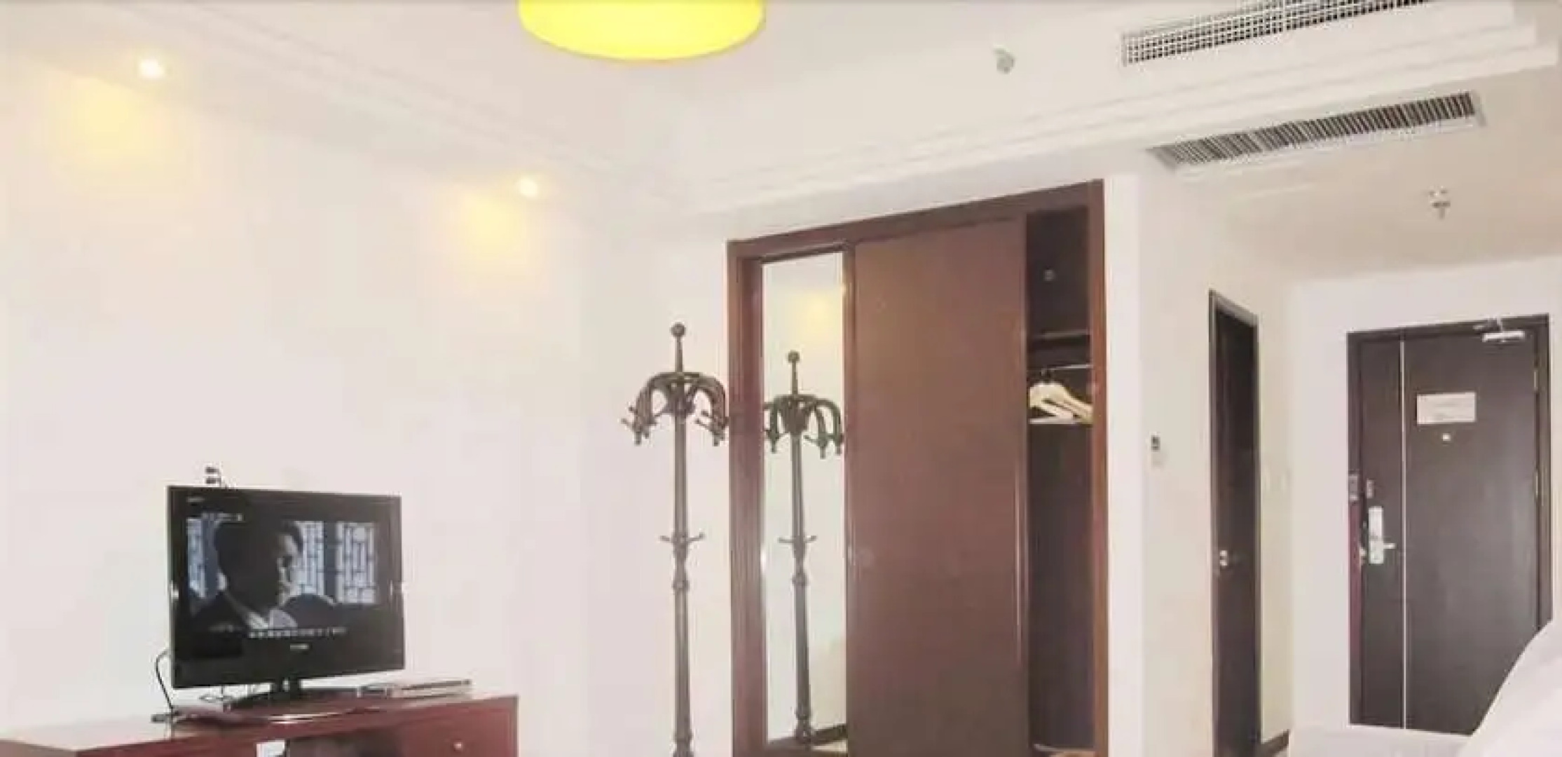 Jiuhuashan Center Hotel