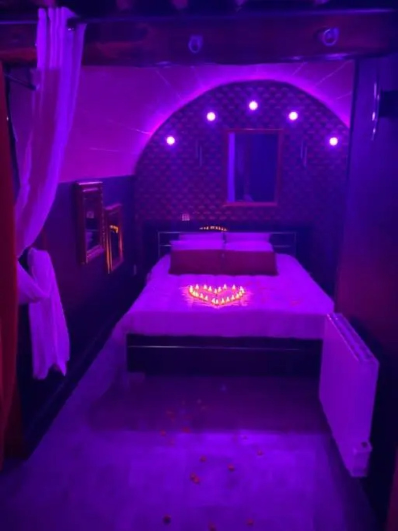 Loveroom auriol, romantique et coquine