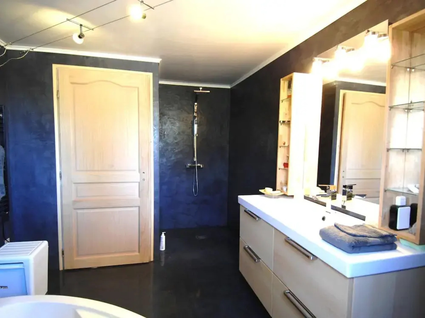 Nice Holiday Home With Private Pool in the Luberon Park, Grambois