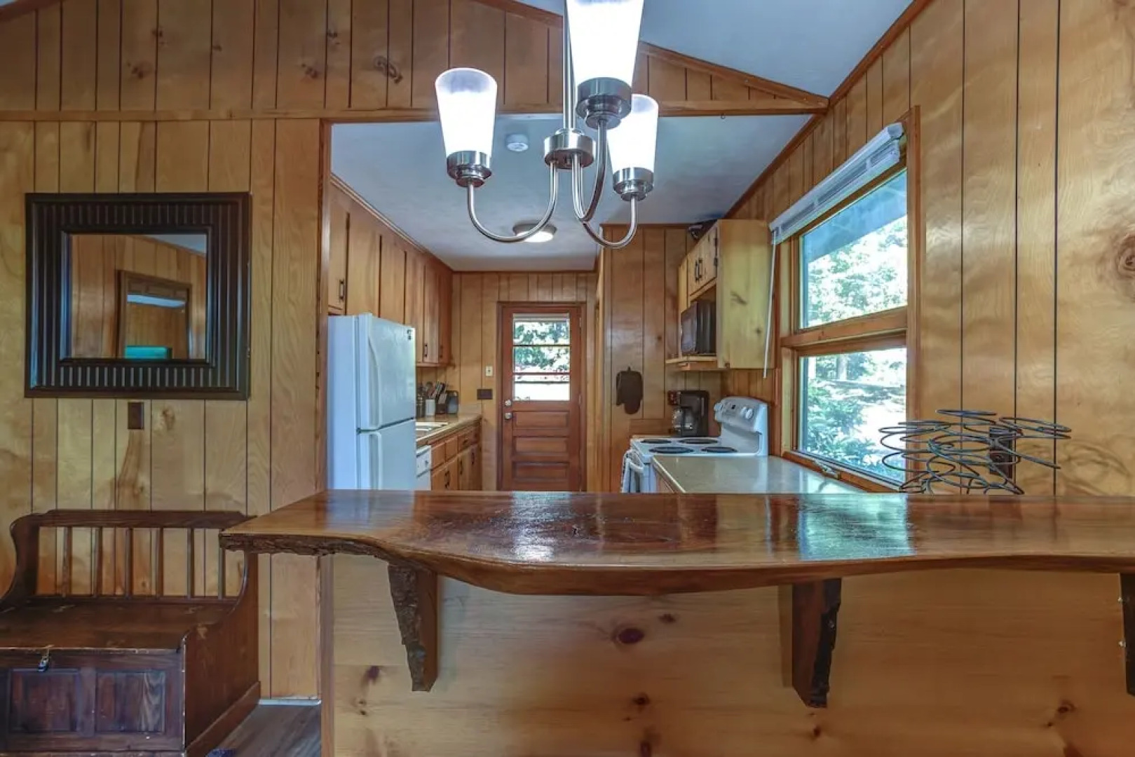 Alpine Walking Distance To App Ski 2 Bedroom Cottage by Redawning