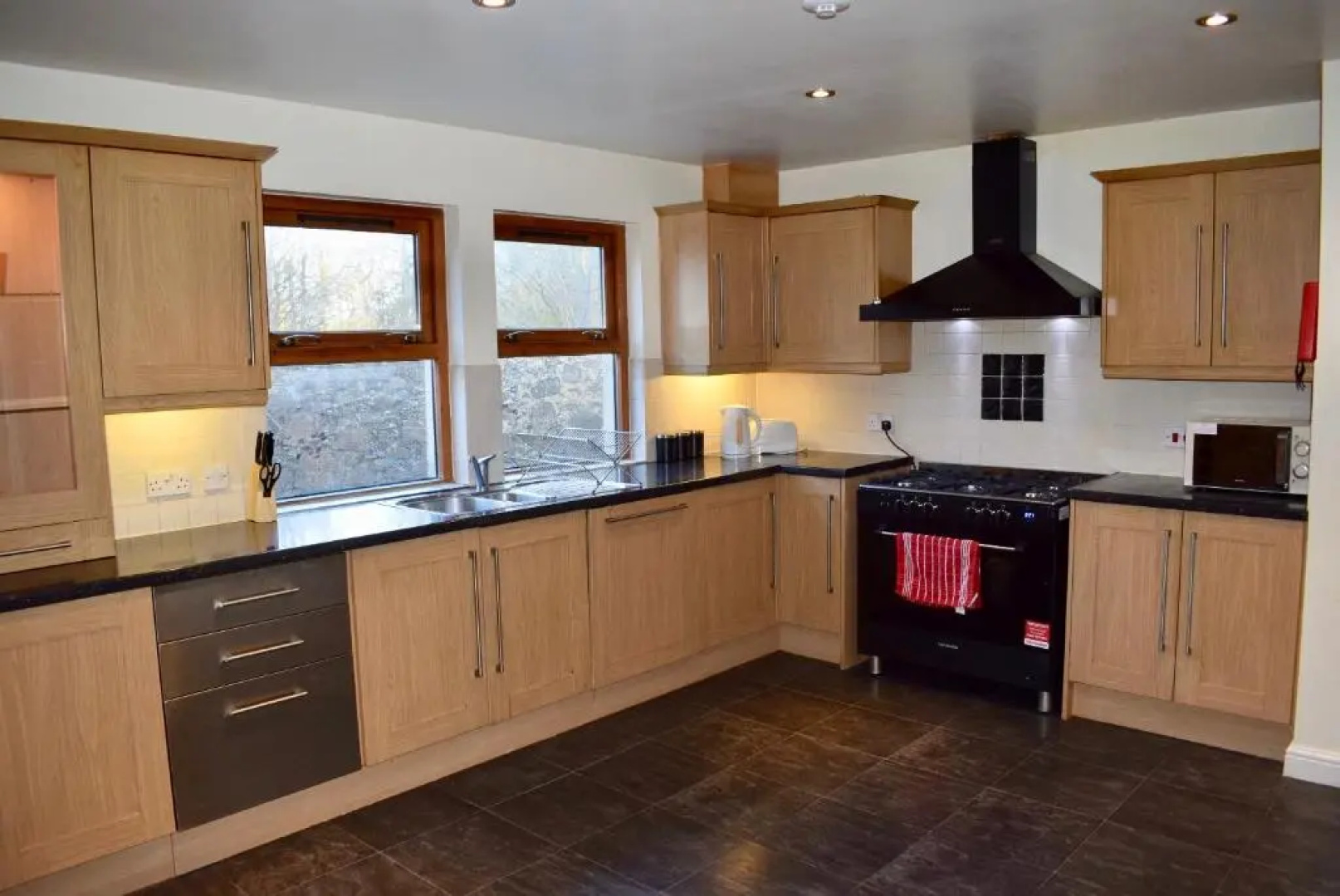 Kelpies Serviced Apartments Kavanagh- 5 Bedrooms
