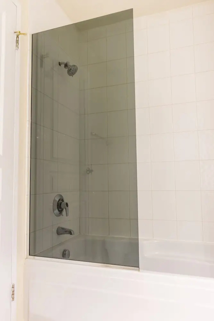 Airy Downtown Apartments by Nuage