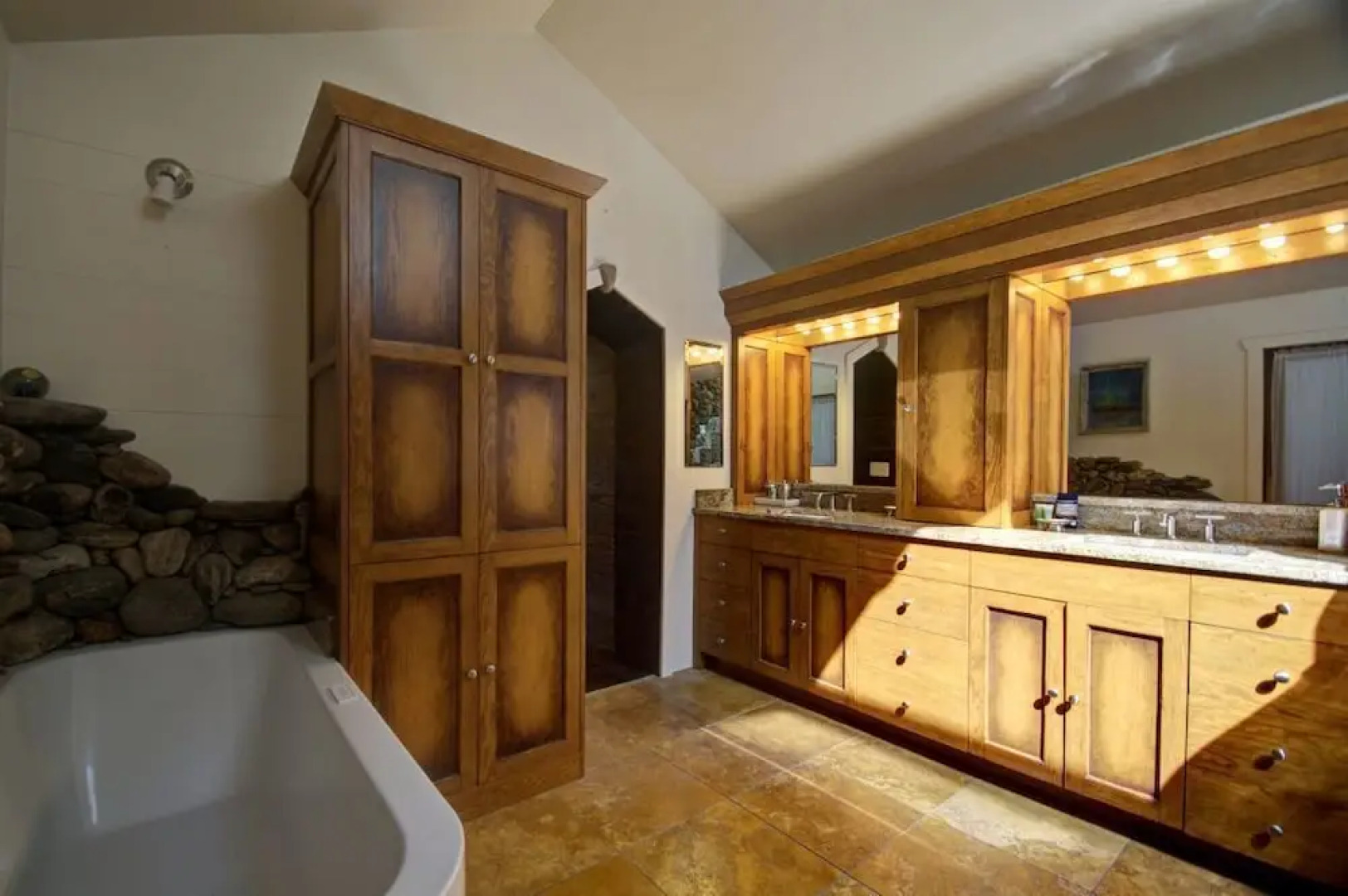 Bullhead Mountain Lodge - 8 Br Home