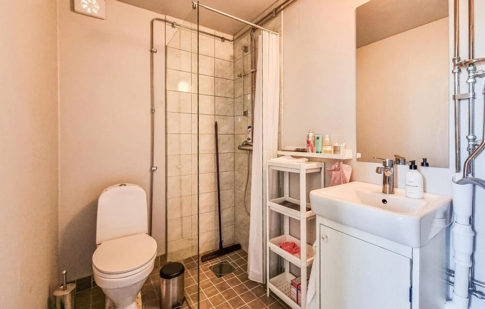 Beautiful Home in Ljungskile With Jacuzzi, Wifi and 1 Bedrooms