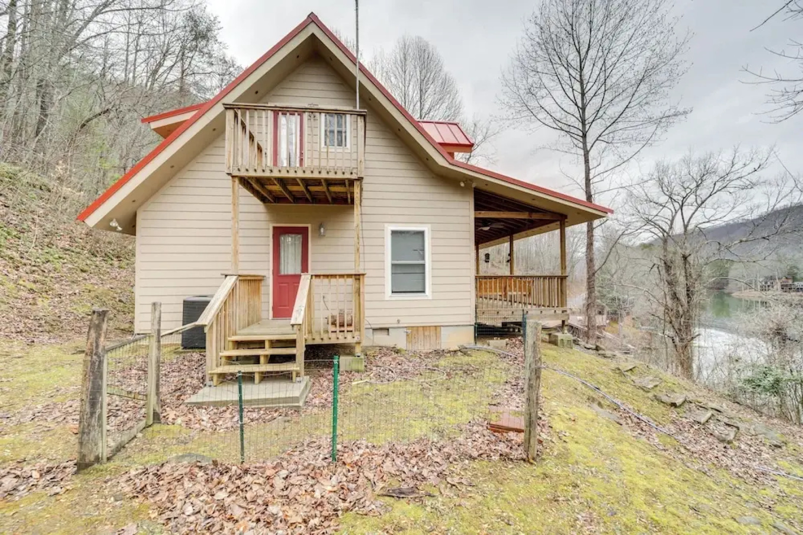 Santeetlah Lake Retreat w/ Dock: Walk to Water!