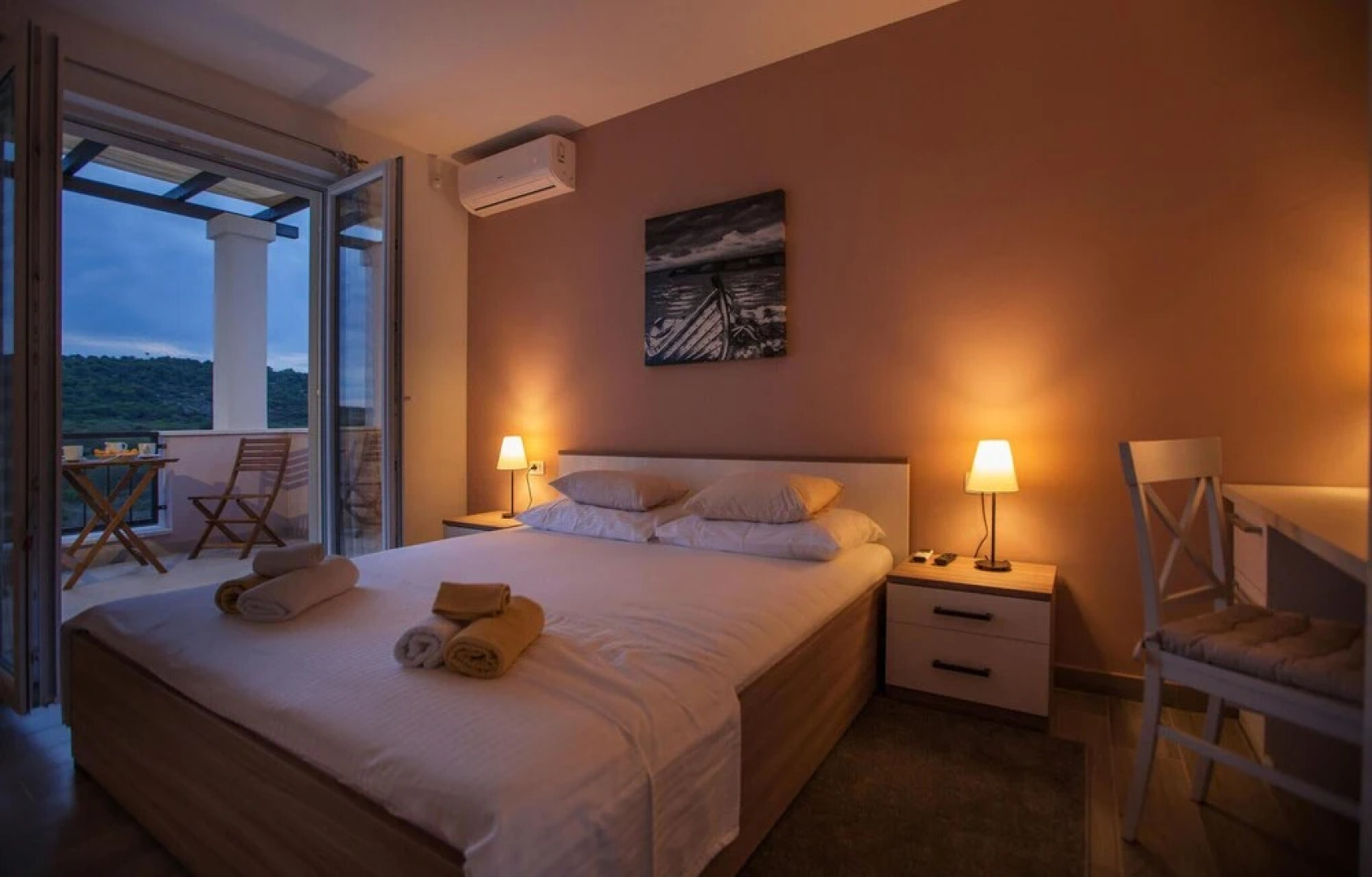 Beautiful Home in Grohote With Wifi, 4 Bedrooms and Sauna