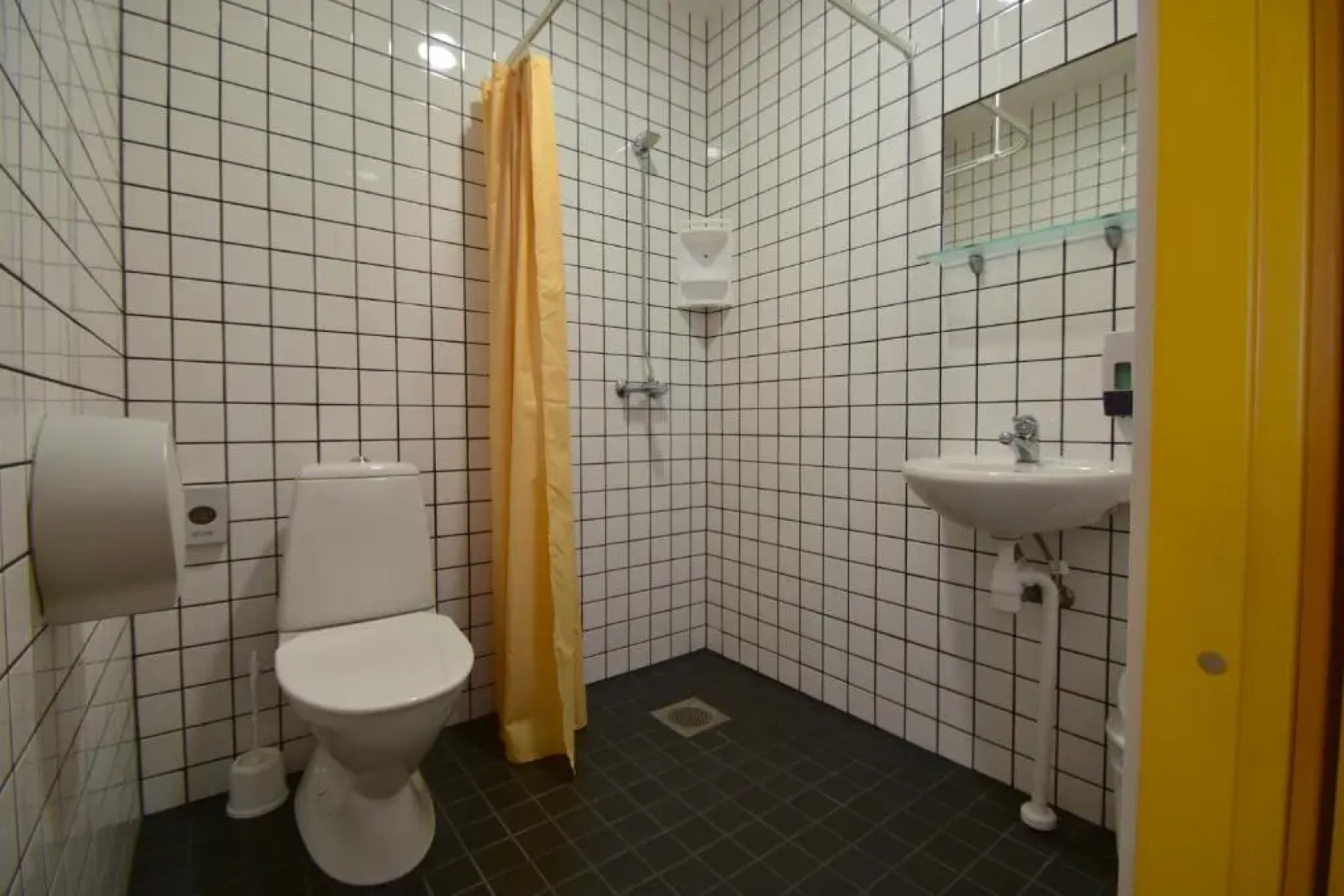 Saare Automatic Hostel