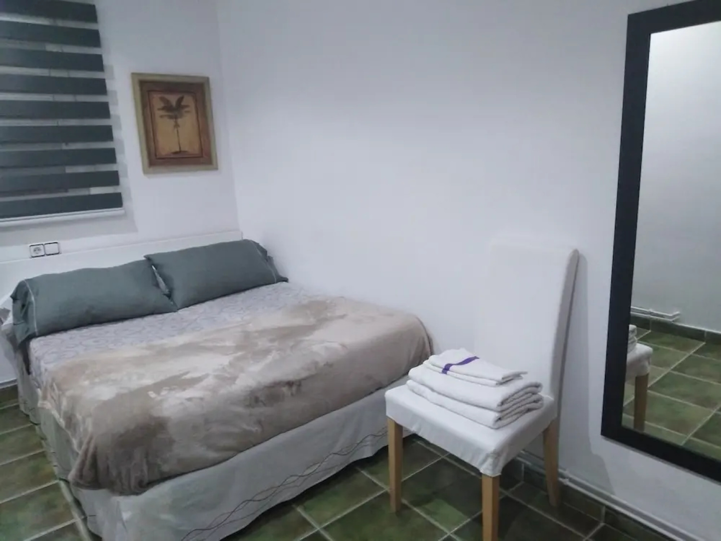 Private Rooms - Fira 2