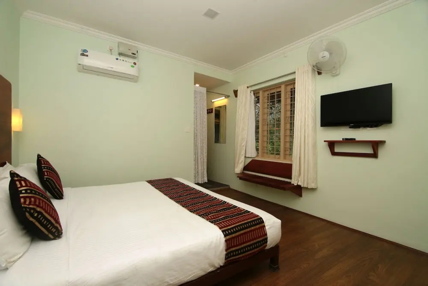 OYO 9348 Hotel Lonely Stay