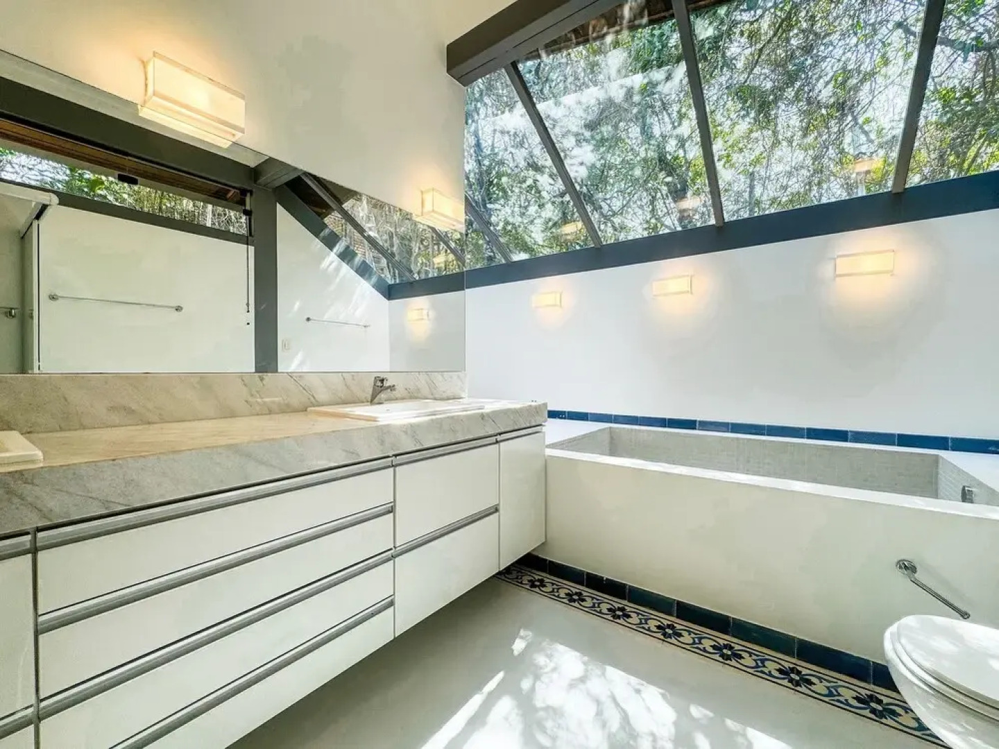 Arquitetura única na Granja Viana