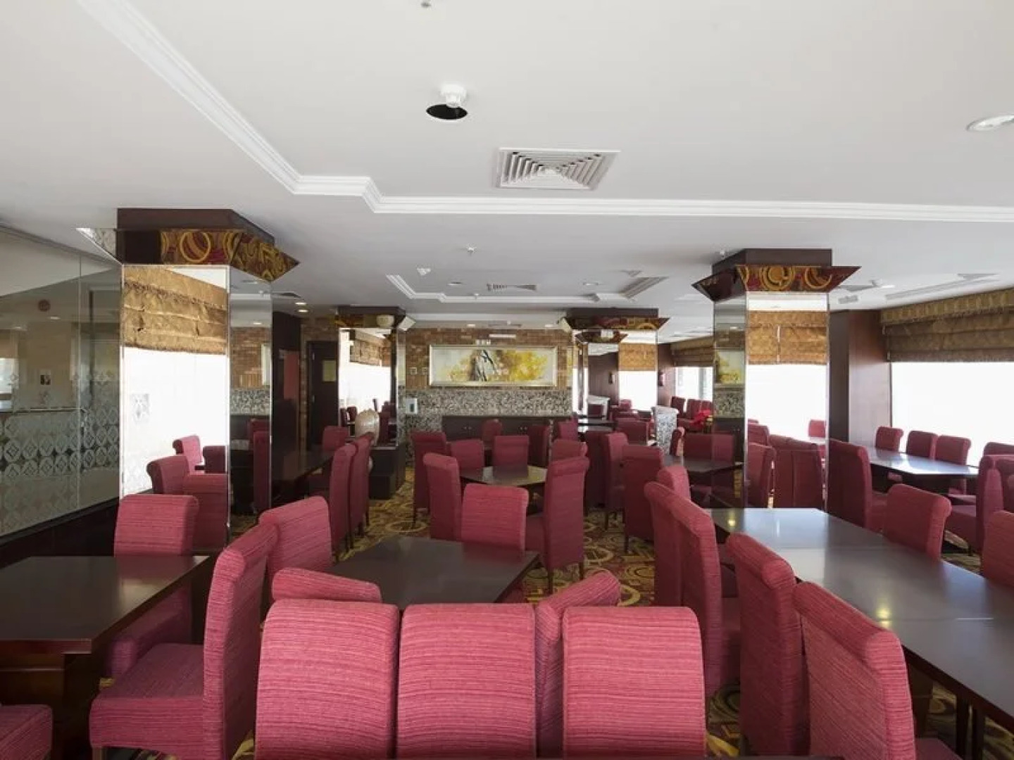 LA Fontaine Royal Hotel