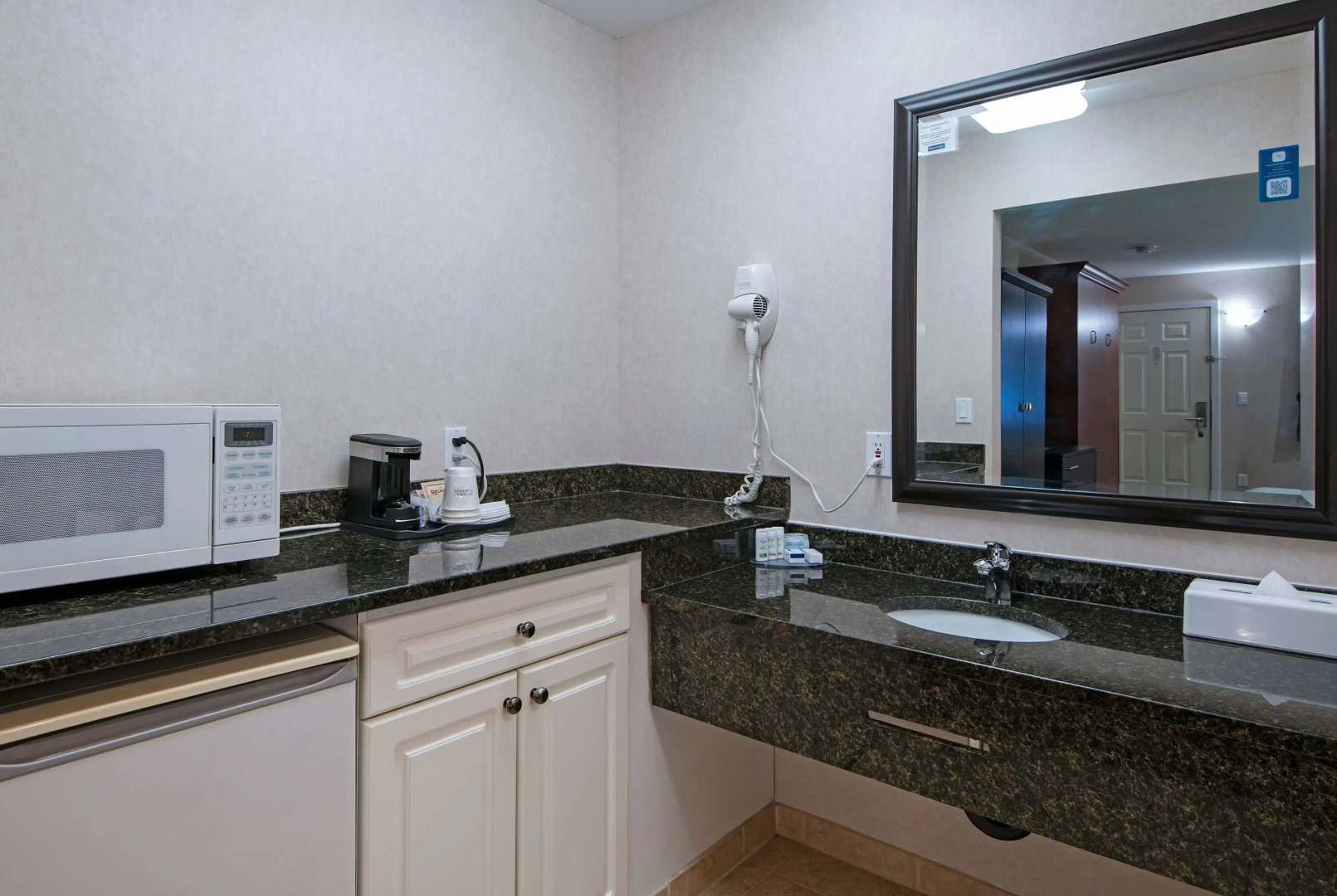 Travelodge by Wyndham Kamloops Mountview