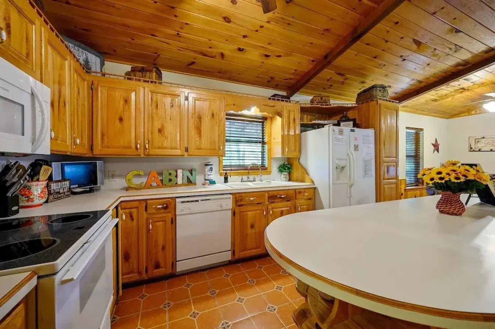 Cast Away Family Cabin with Hot Tub, Fireplace, and Kids Area by RedAwning