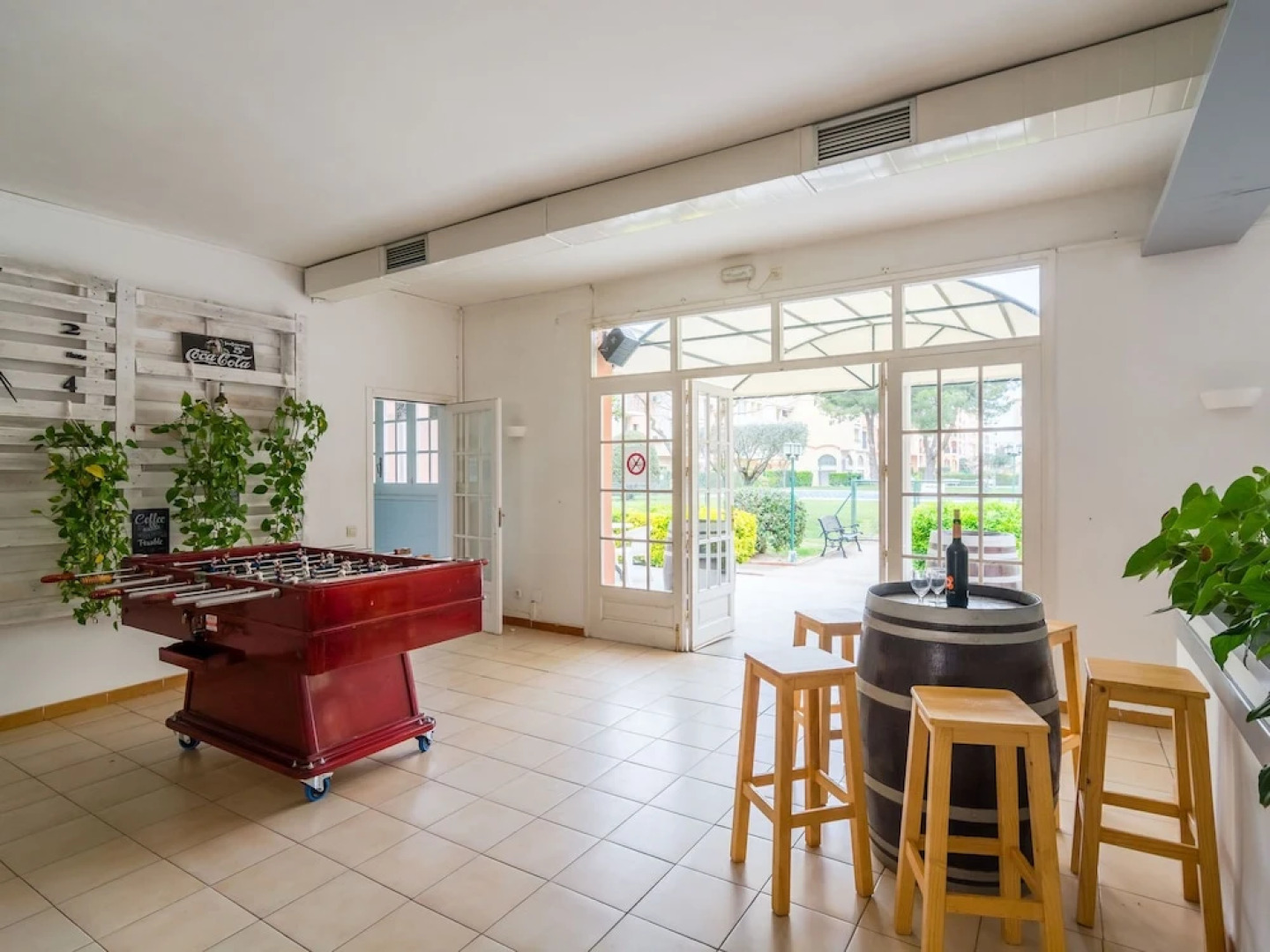 Alluring Apartment in Empuriabrava With Swimming Pool