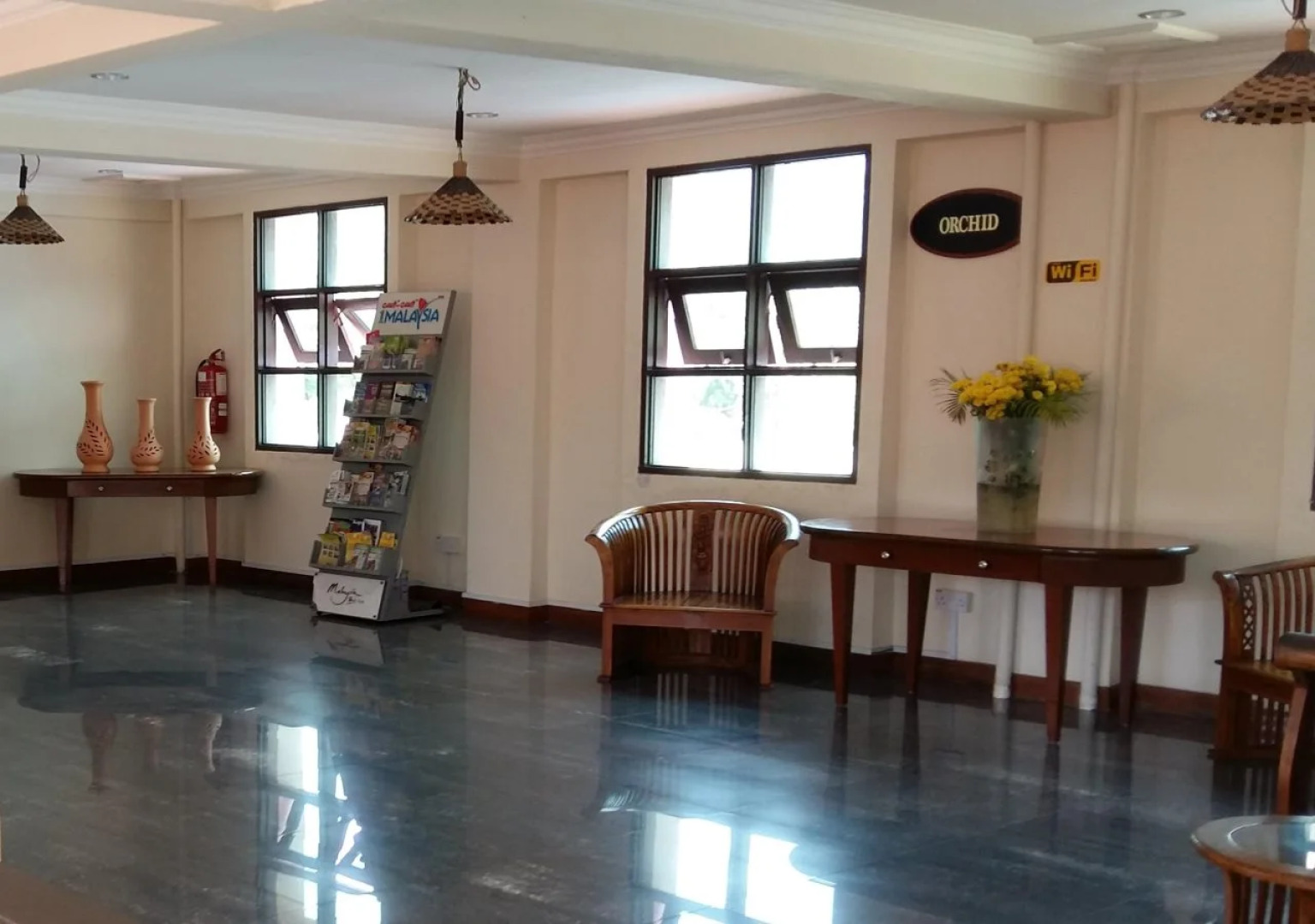 D'Feringghi Haus Hotel & Restaurant