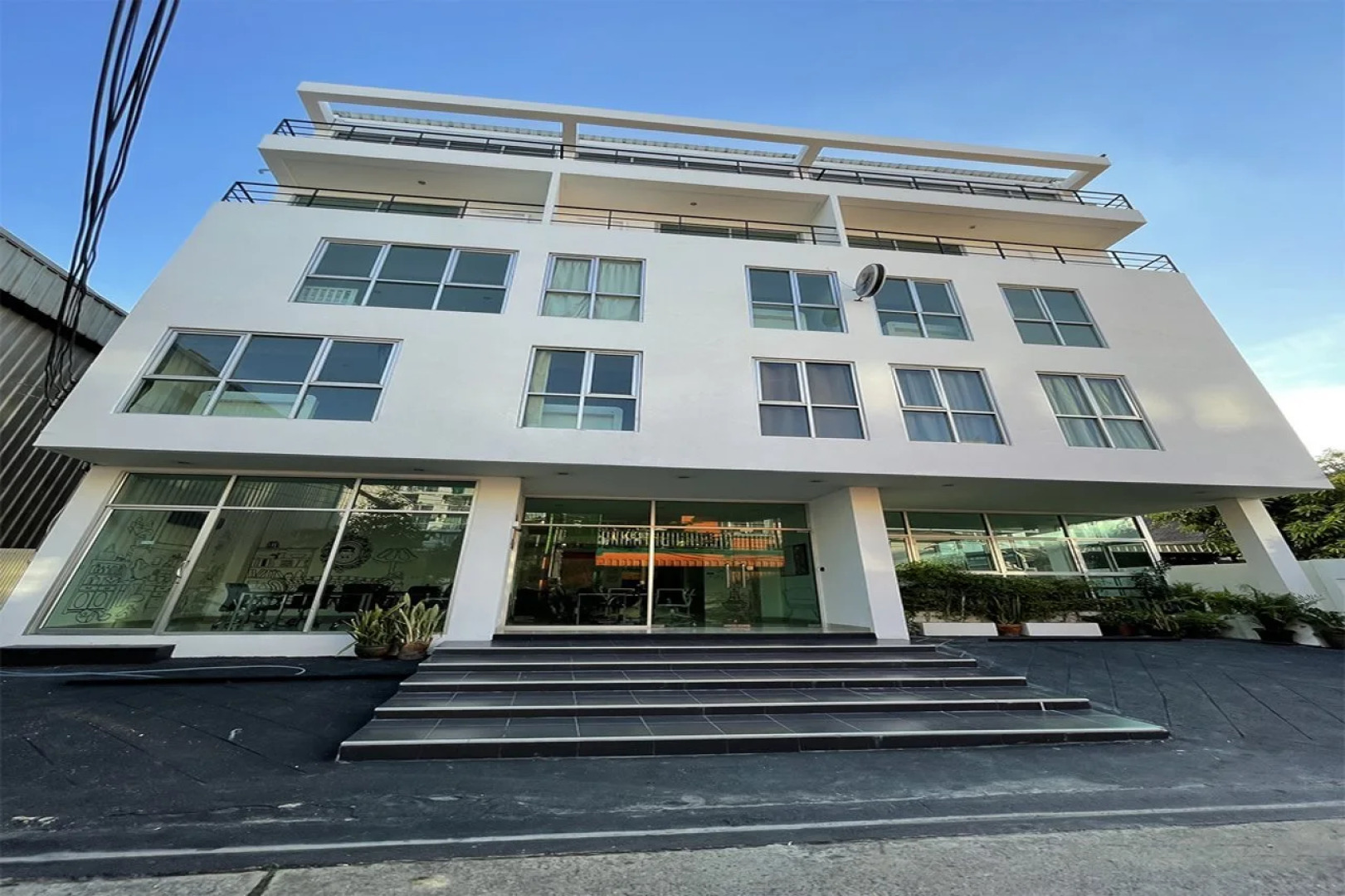 RQ Bangkok Sukhumvit 50 by Collection O