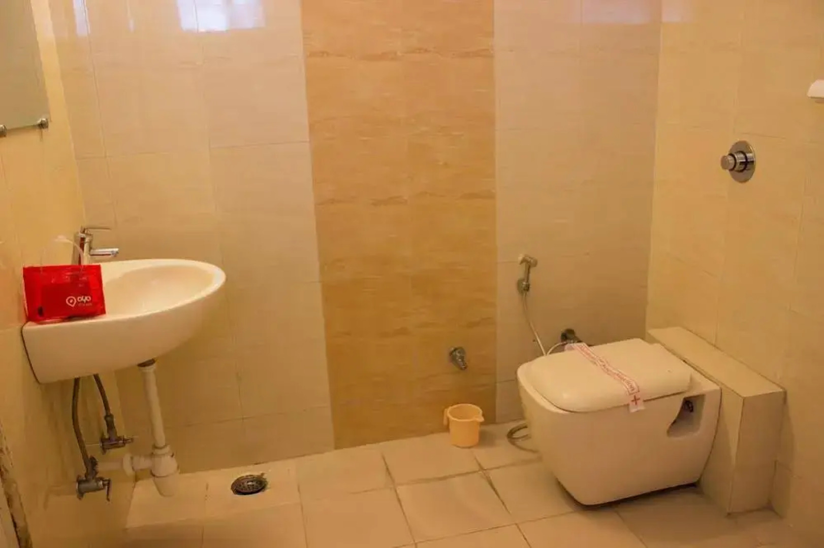 OYO Premium Nagpur Railway Station Road