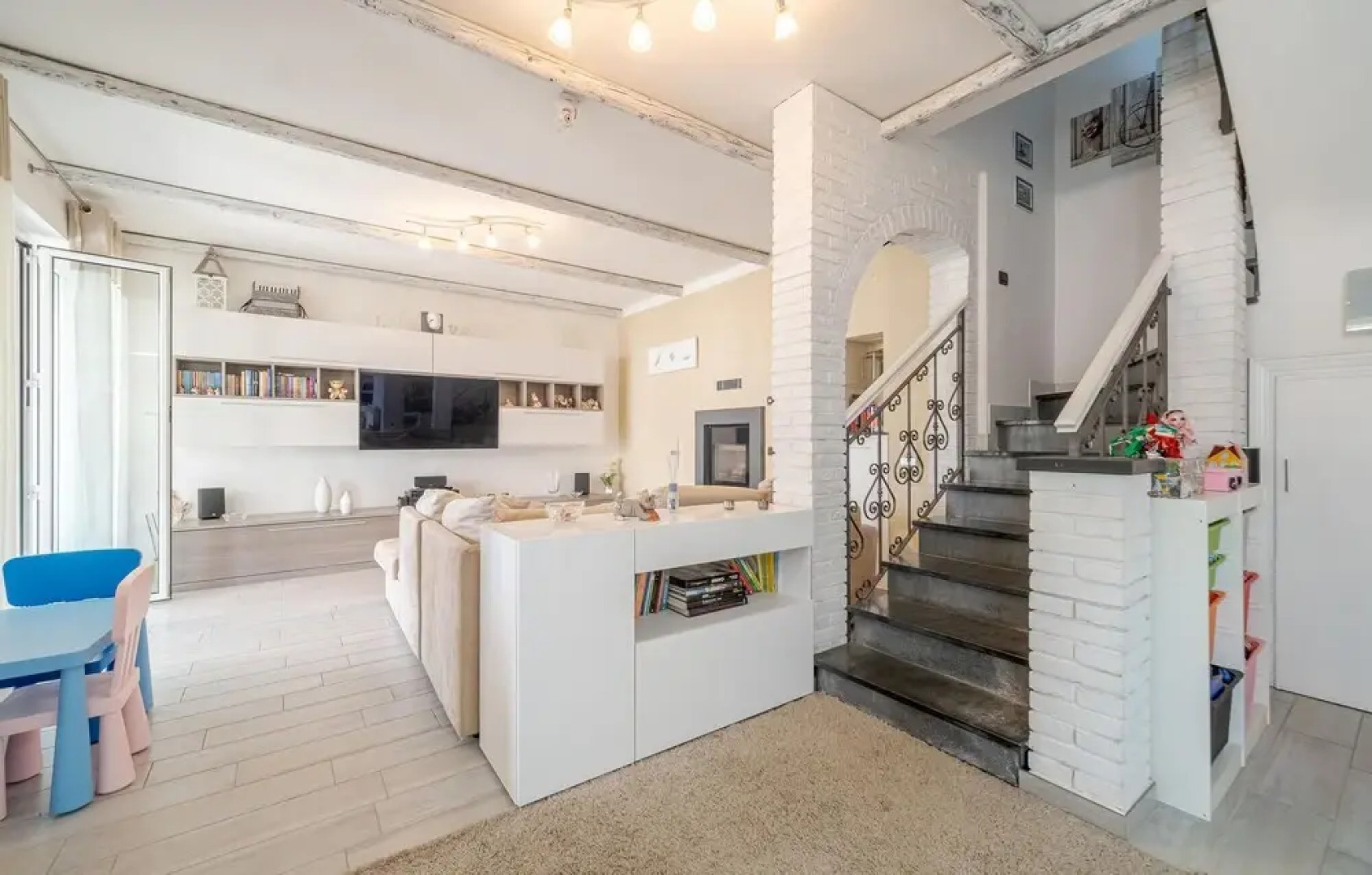 Amazing Home in Chiavari With Outdoor Swimming Pool, 5 Bedrooms and Wifi