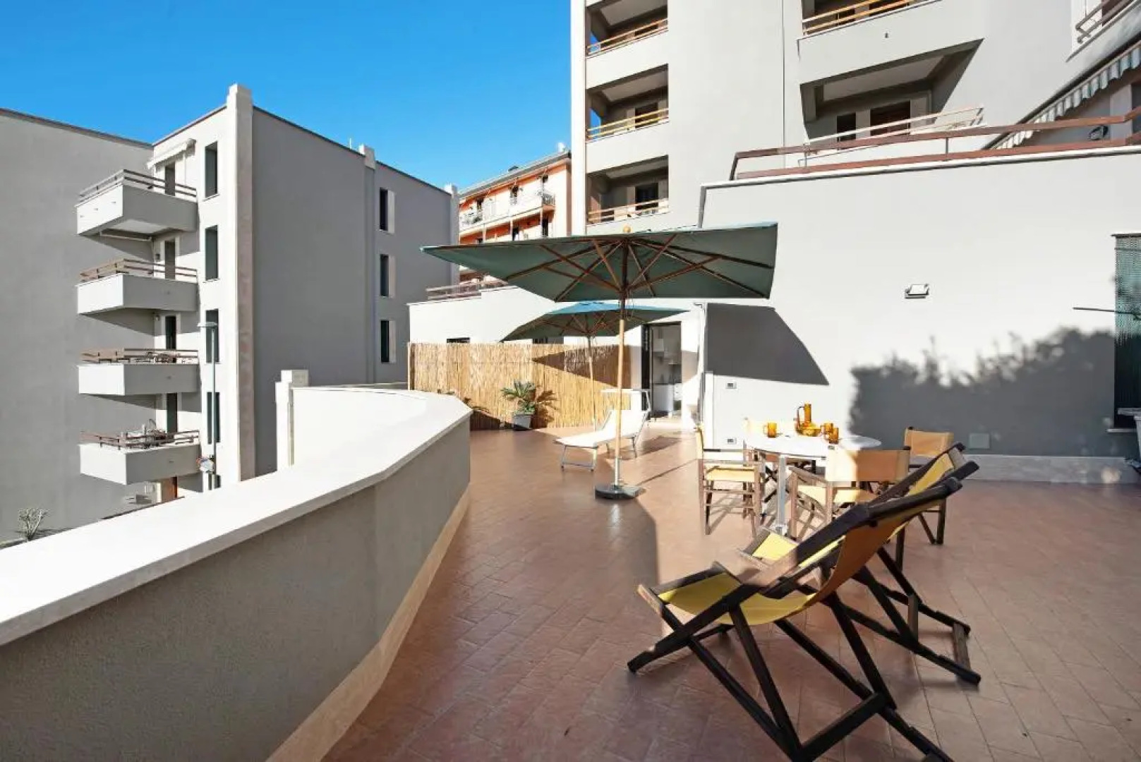 Valeria 3- Arenzanohost