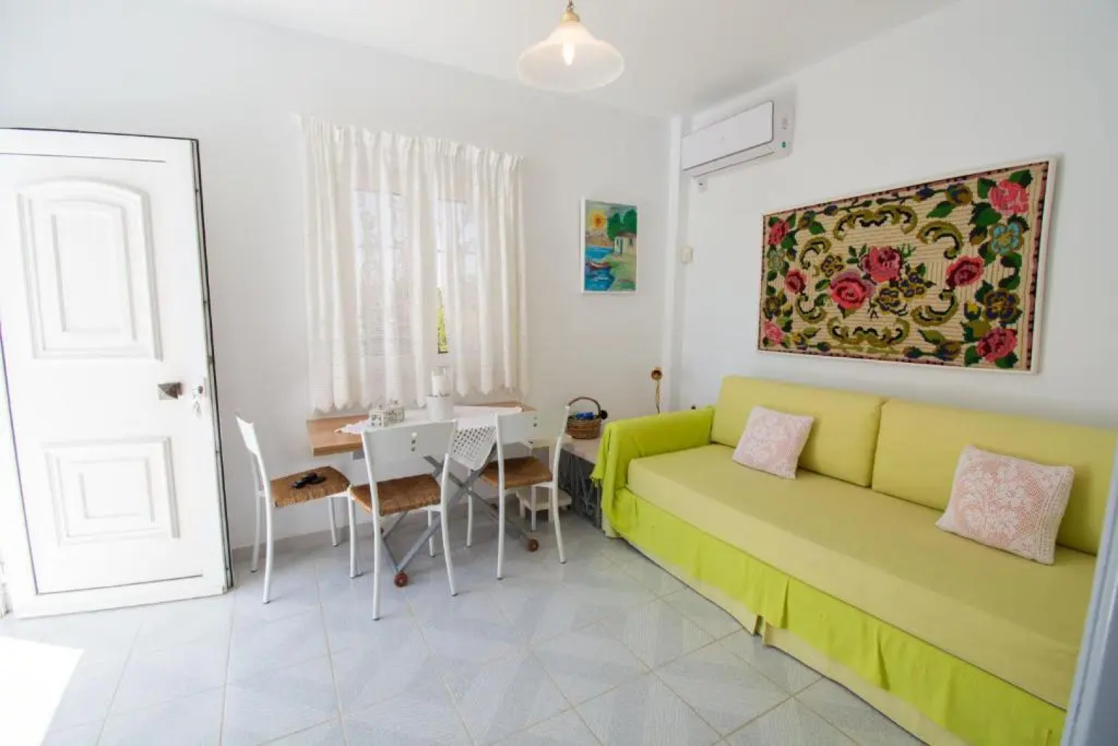 Romantic Seafront Studio - Dream Garden