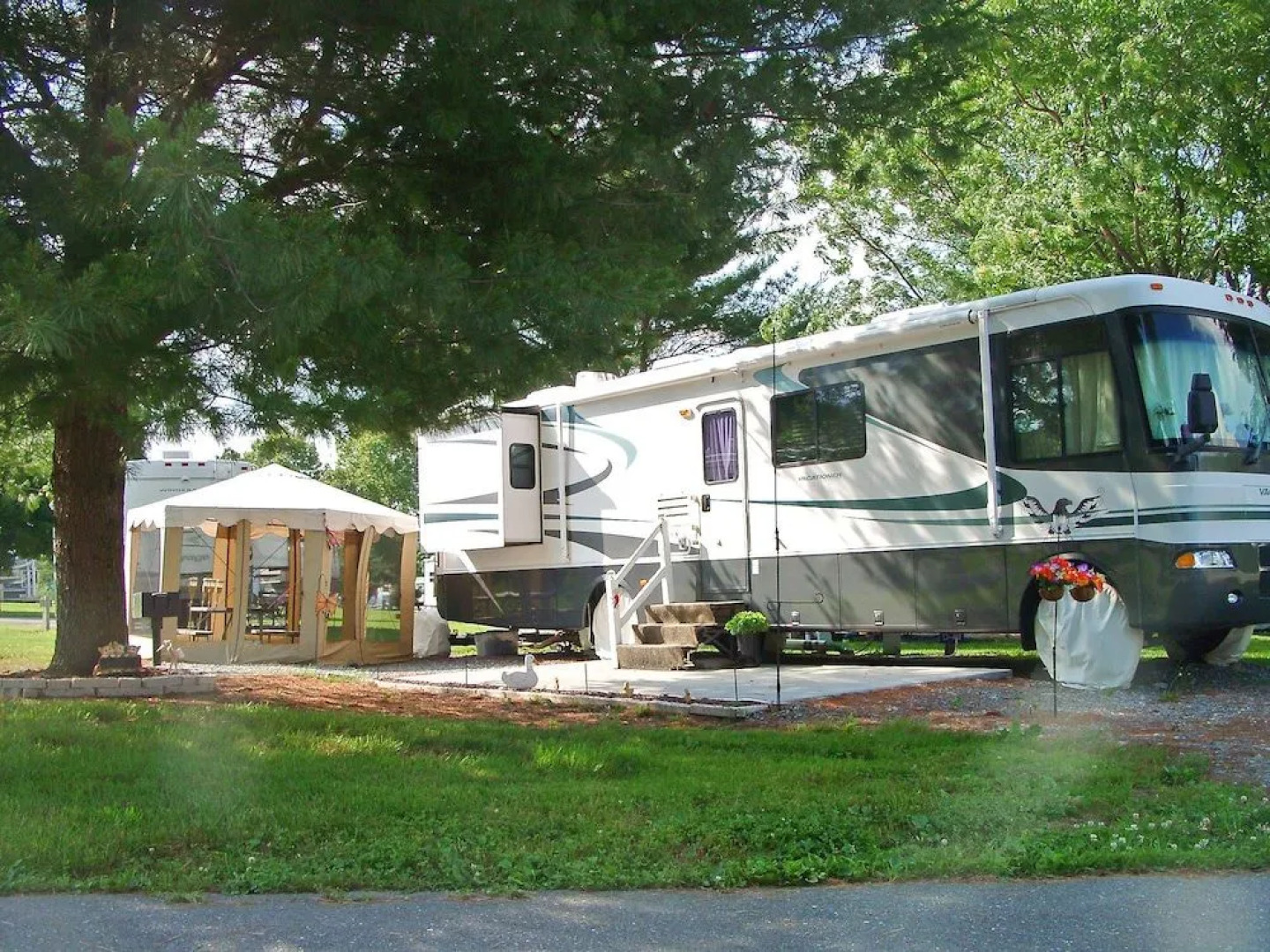 Circle M RV & Camping Resort - Caravan Park