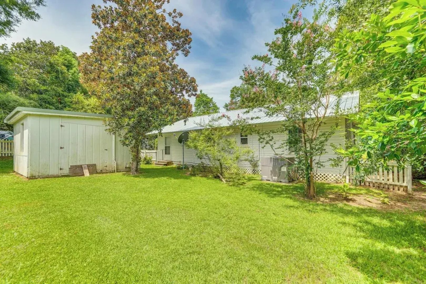 Charming Fairhope Home ~ 2 Mi to North Beach Park!