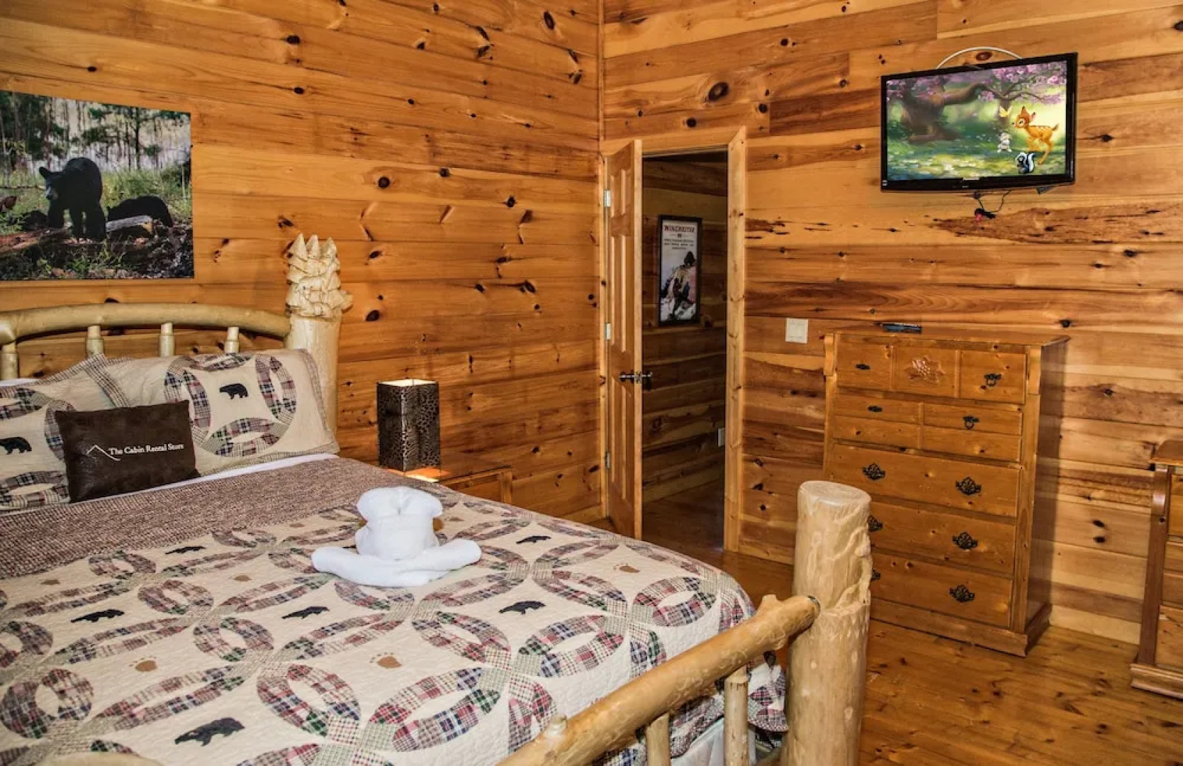 Wolfsong Lodge 5 Bedrooms 4.5 Bathrooms Cabin