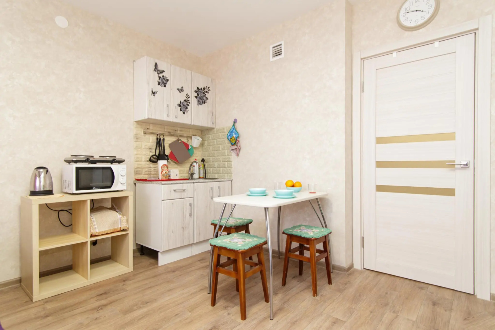 Ночка Сутки на улице Романтиков 11