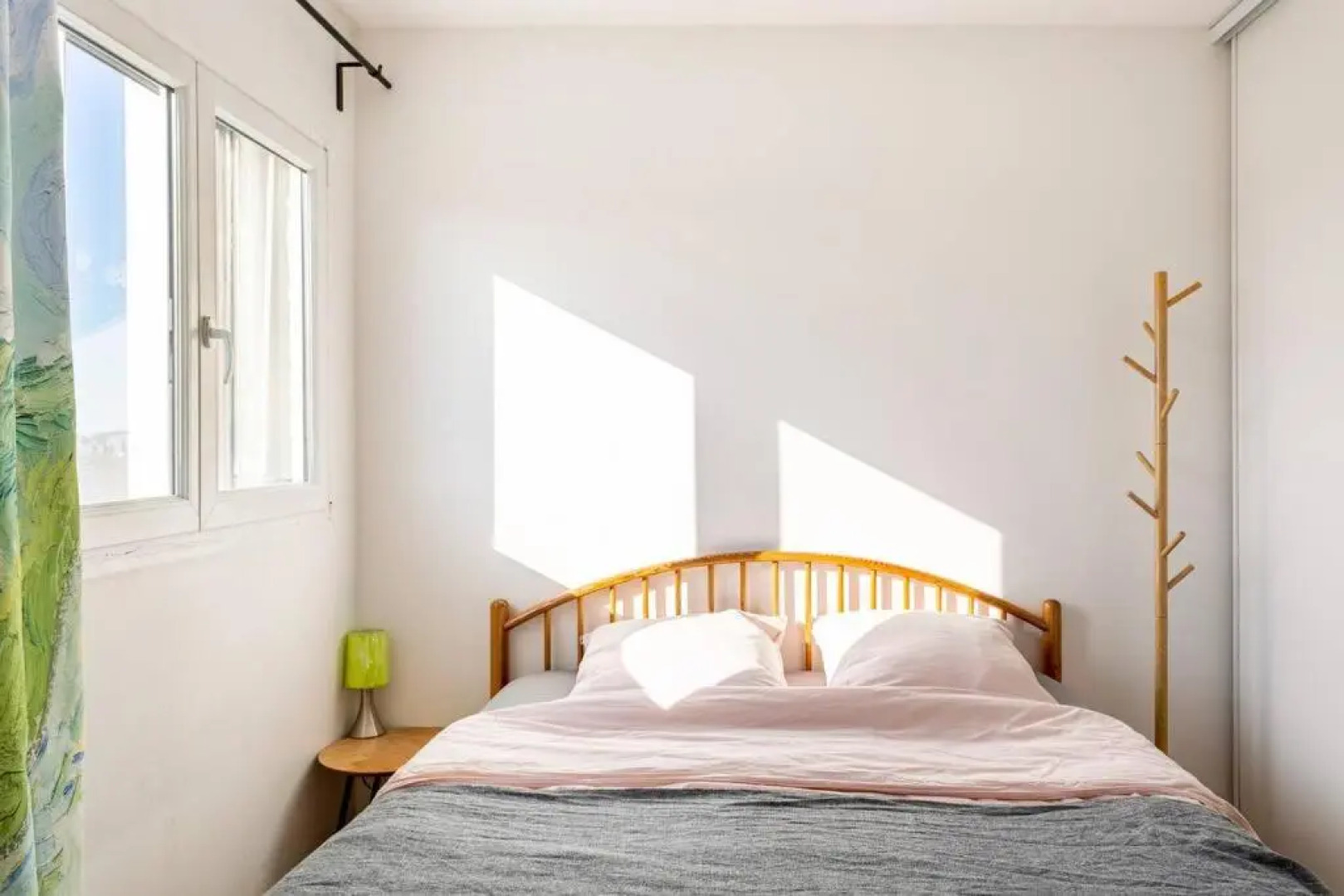 Une chambre chez moi,A guest room in my home,20mins to Paris