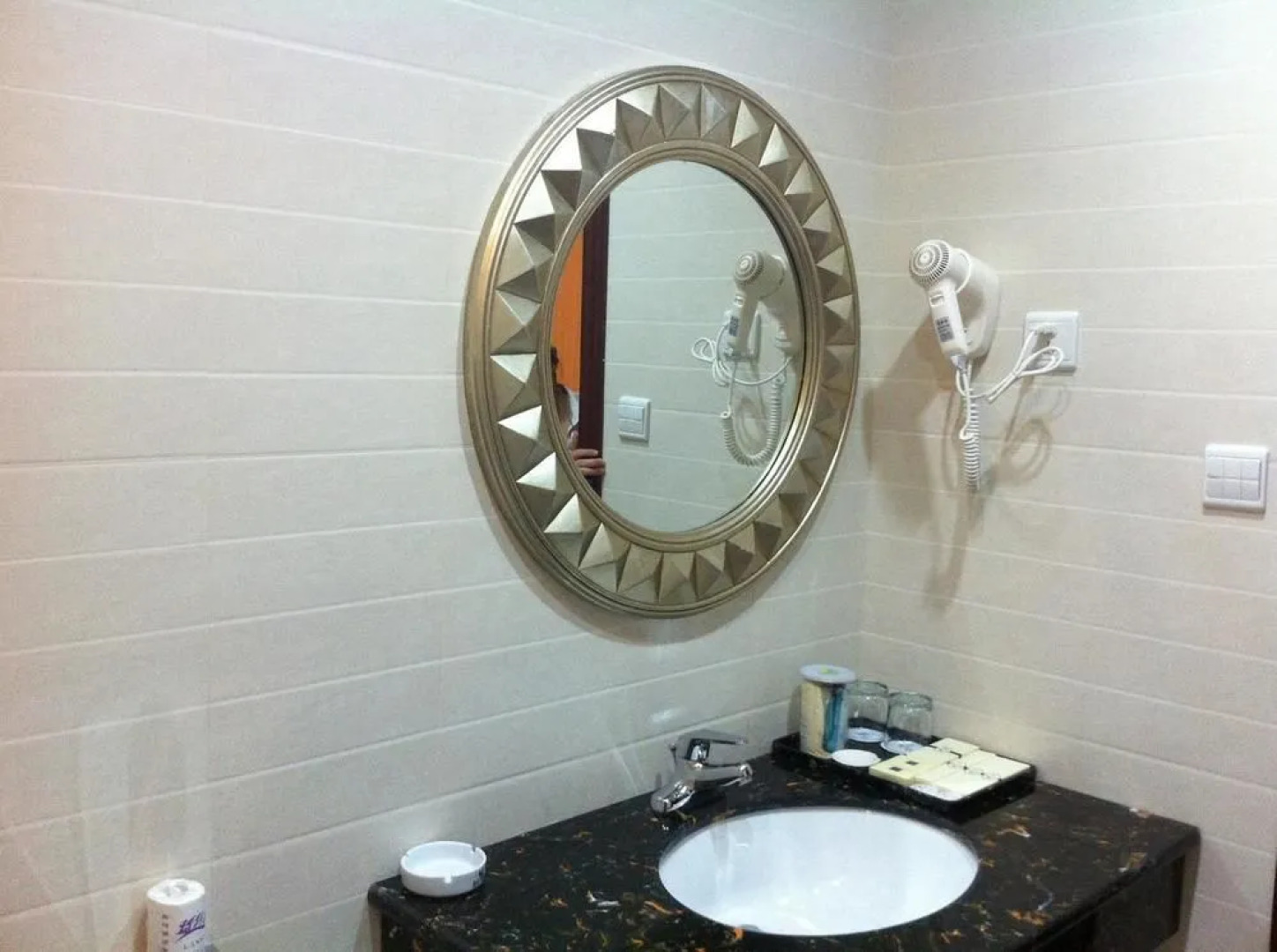 Helen The First Hotel- Mengzi