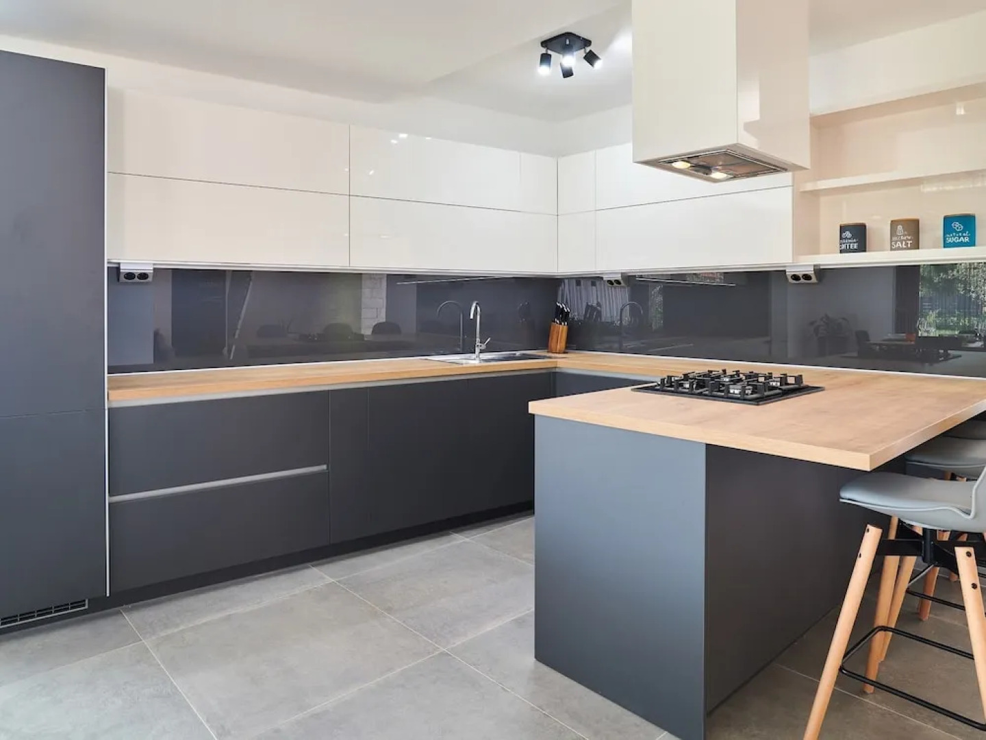 Beautifully decorated villa with pool ideal for vacation with your family.