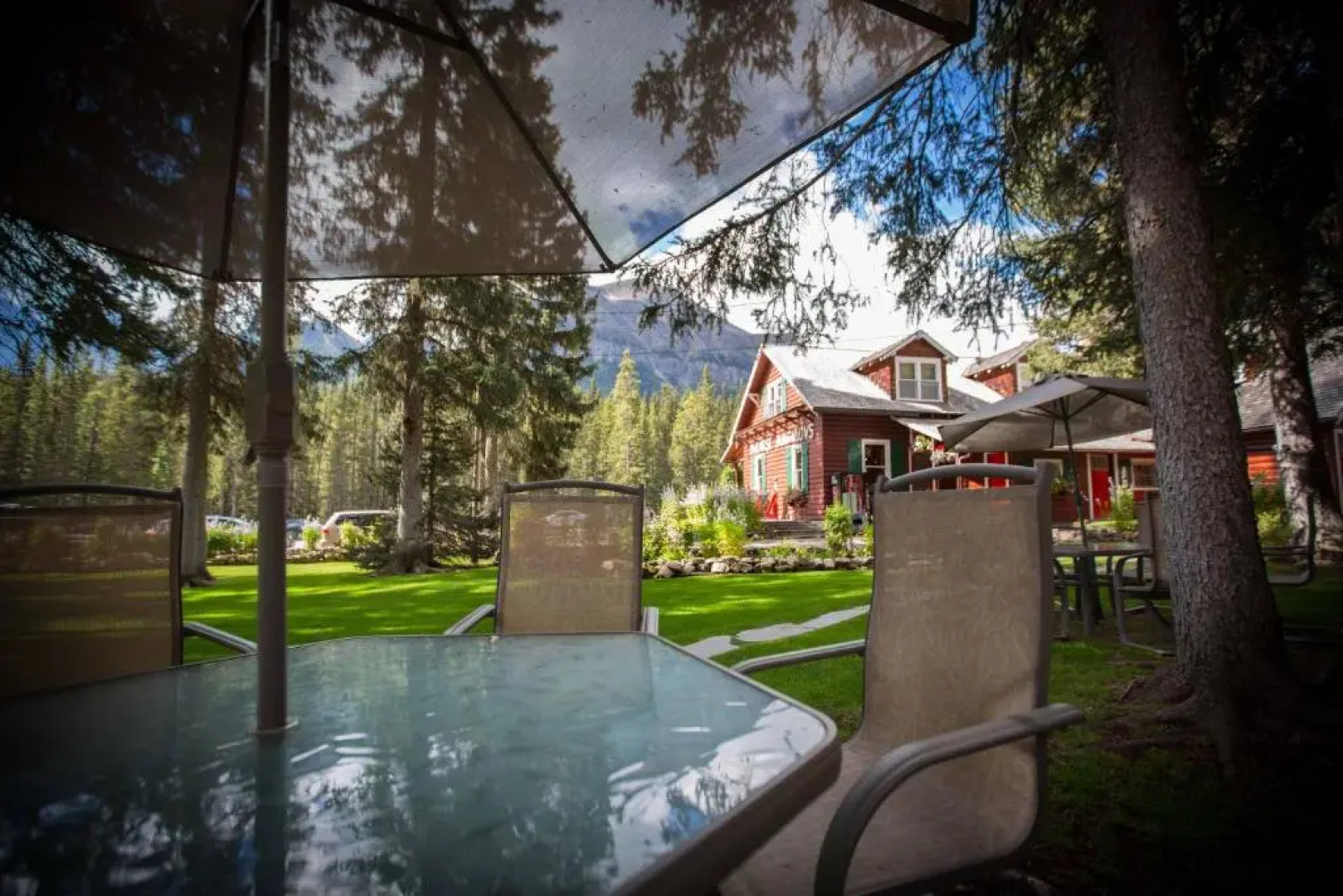 Paradise Lodge & Bungalows