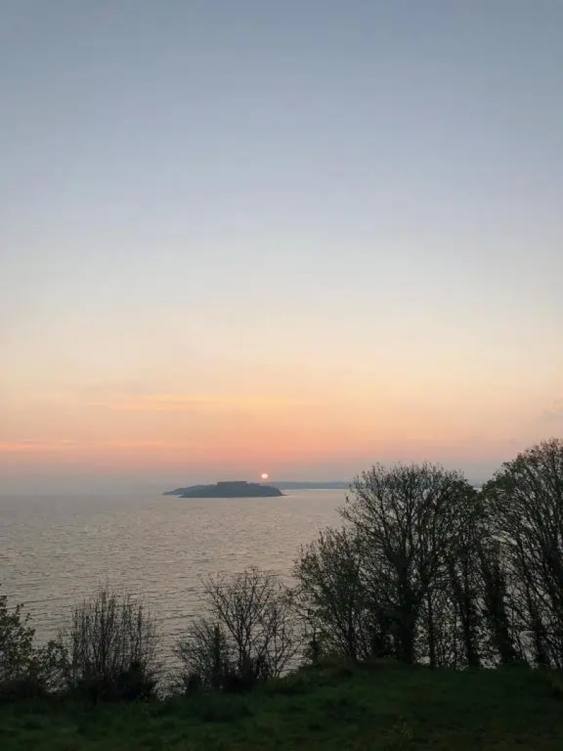 Roscanvel: Duplex dans maison vue mer