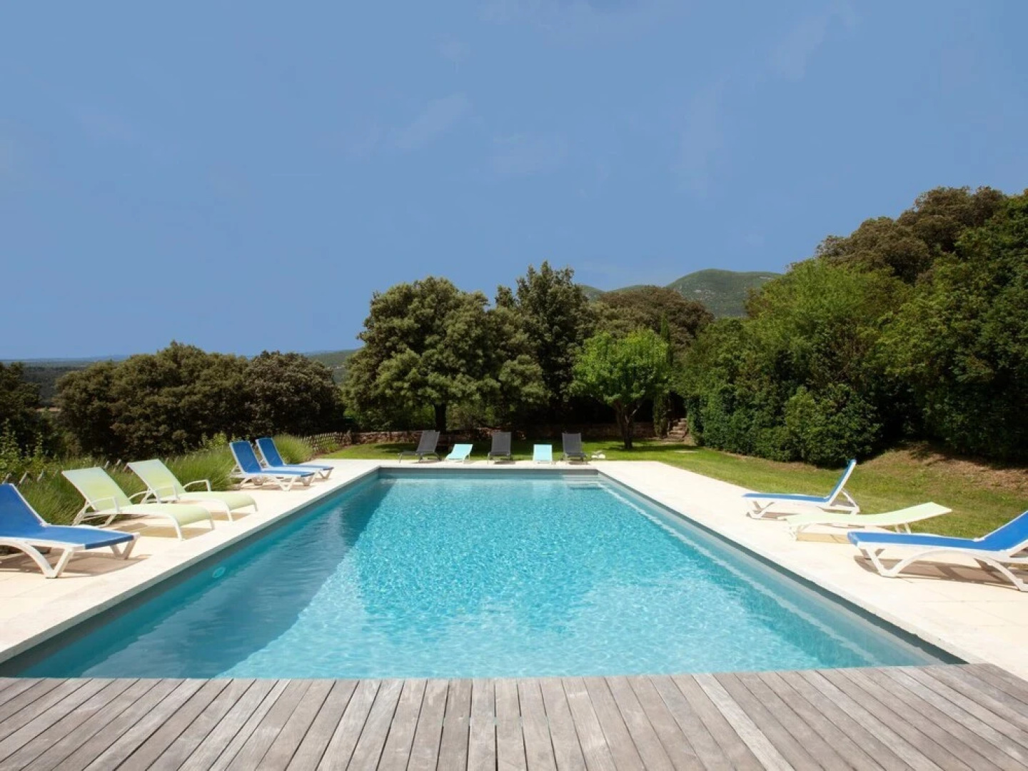 Secluded Holiday Home in Rustrel With Swimming Pool