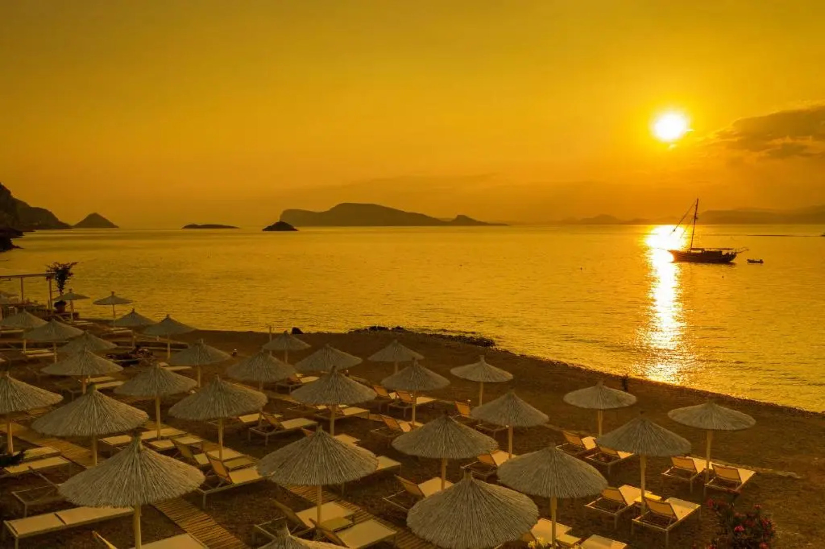 Four Seasons Hydra Luxury Suites