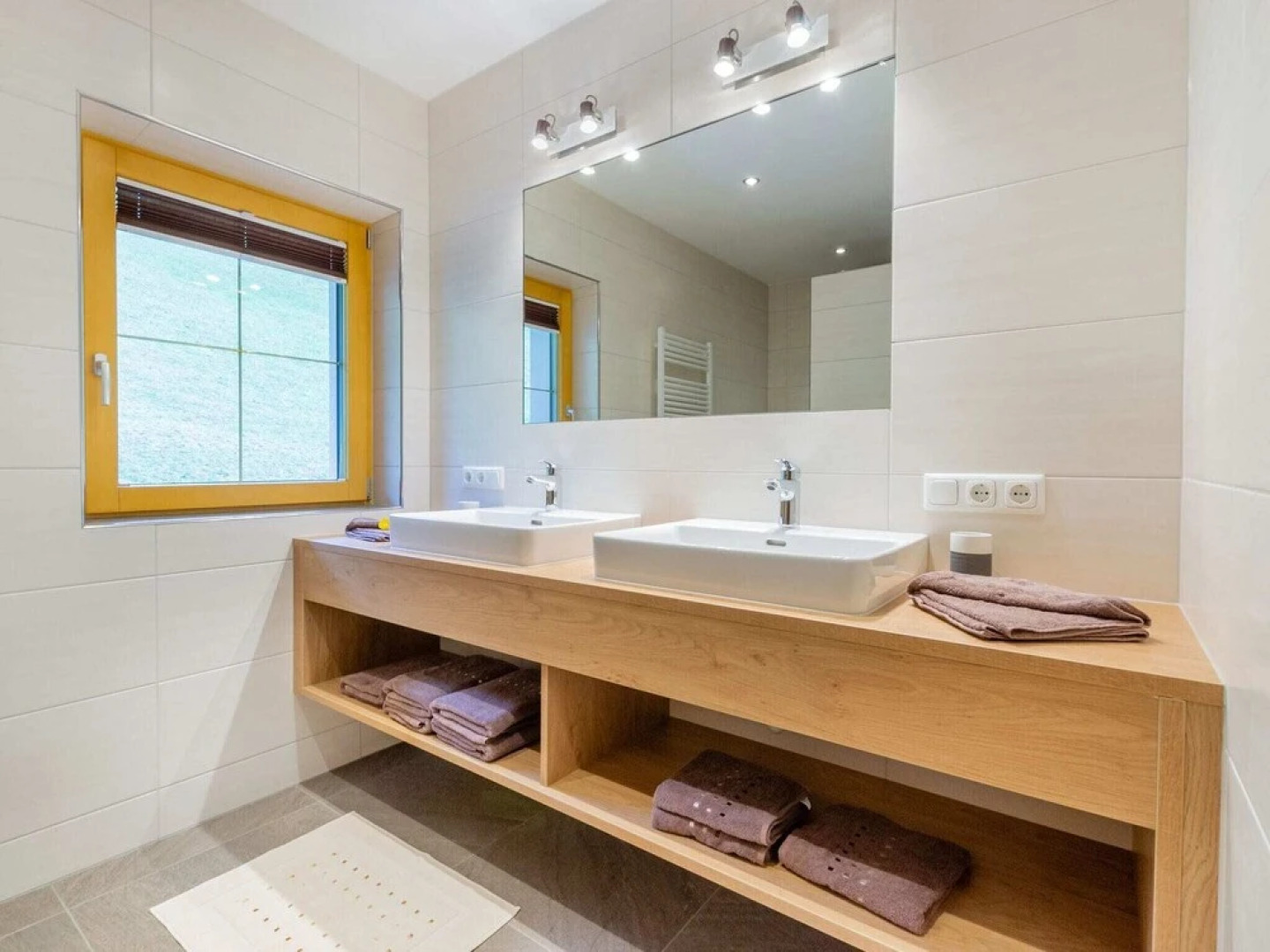 Spacious Apartment in Saalbach with Ski Boot Heaters