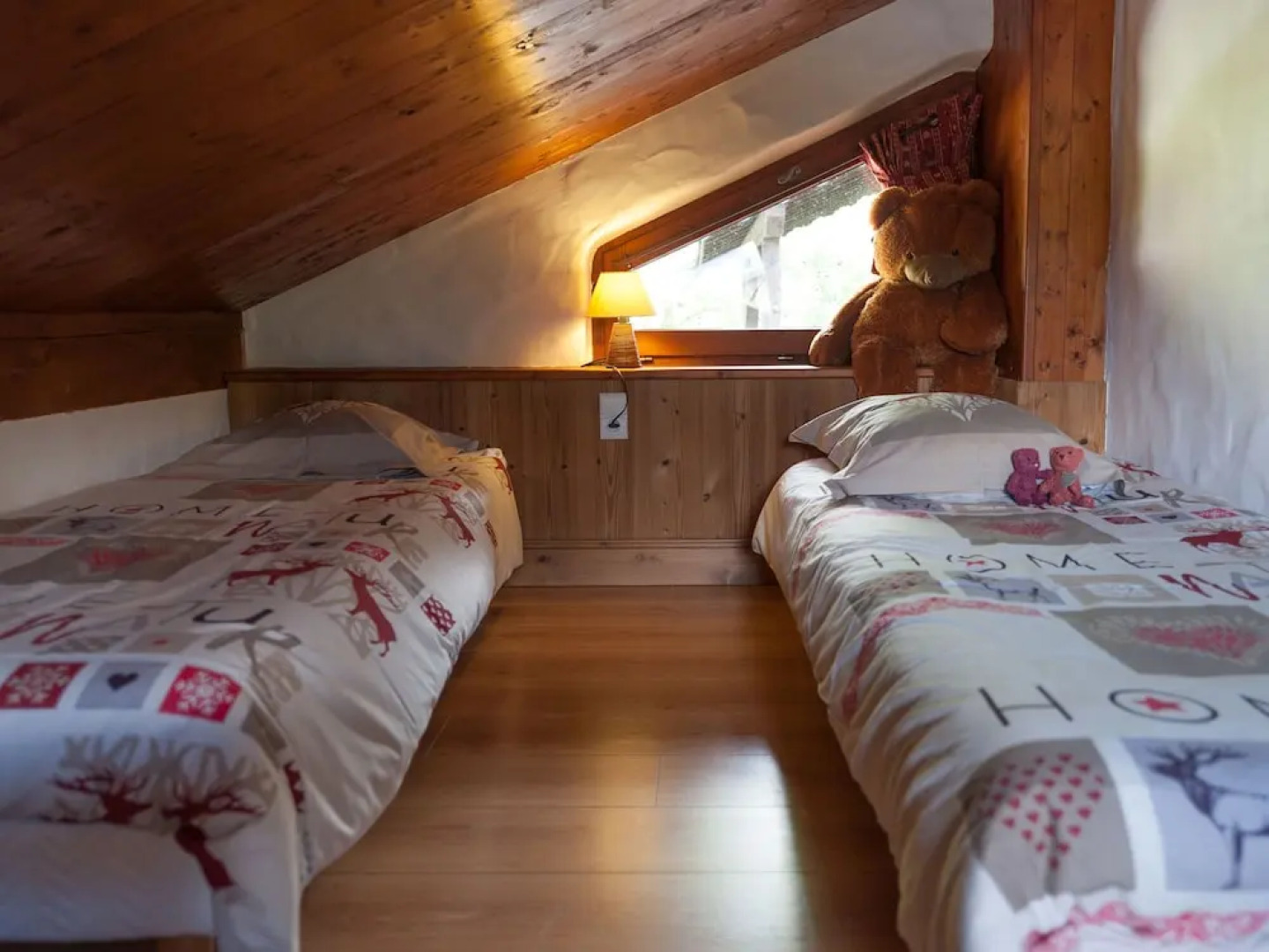 Comfortable Semi-detached Chalet 1 km. From the Nice Center