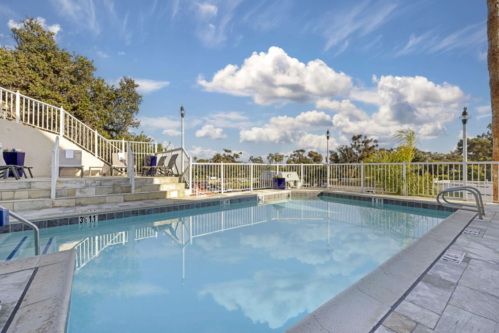 Best Western Plus Marina Shores Hotel