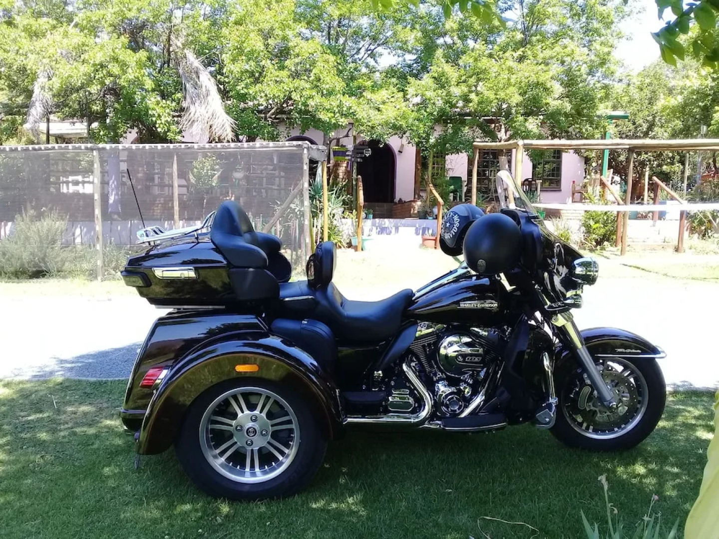 Stone Circle Lodge & Backpackers