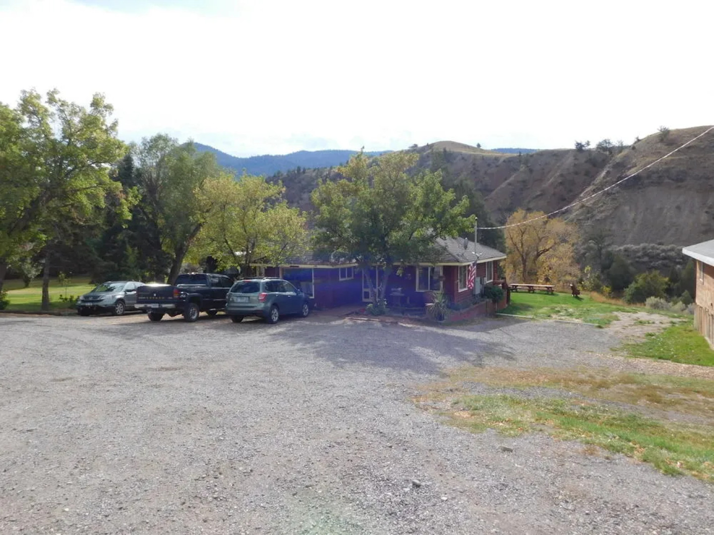 North Yellowstone Lodge and Hostel