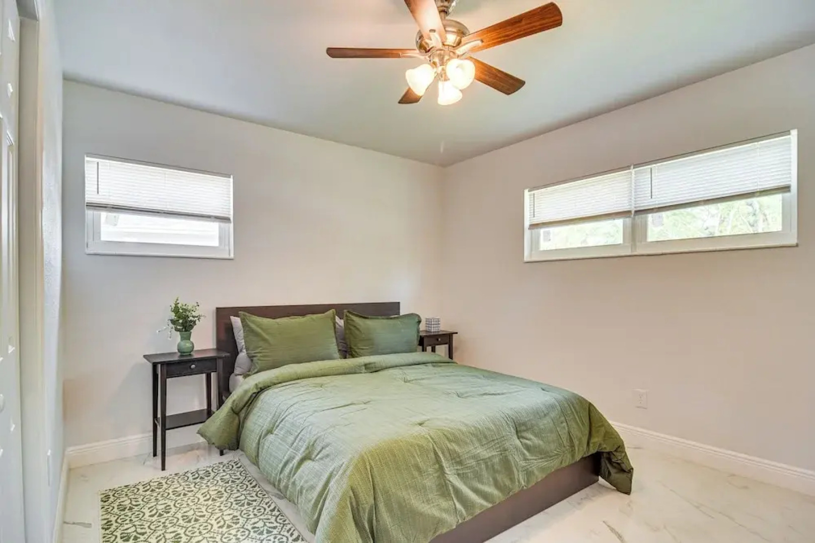 5 Mi to Beach: Tampa Retreat w/ Furnished Lanai!