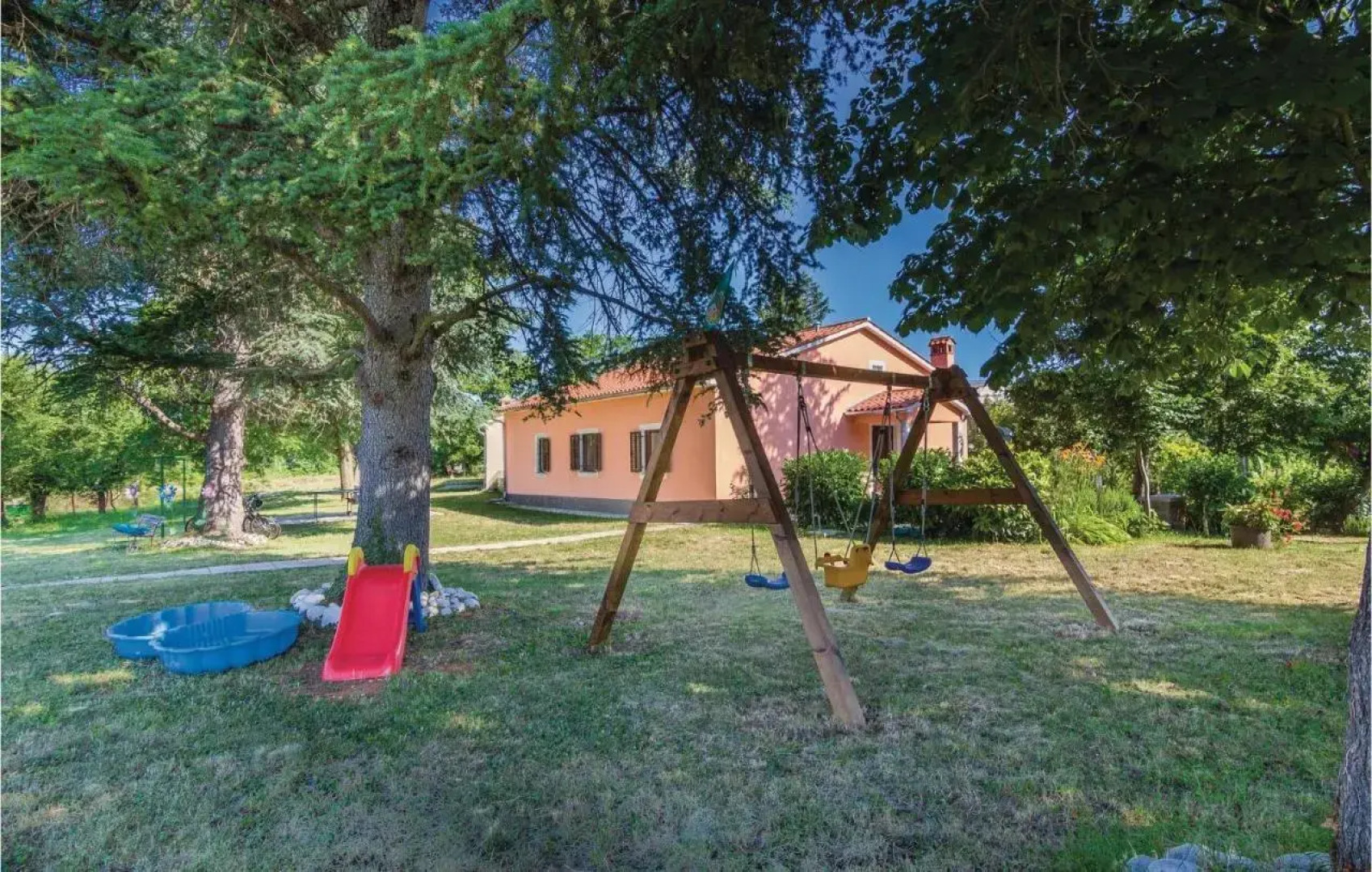 Three-Bedroom Holiday home Krsan with an Outdoor Swimming Pool 07