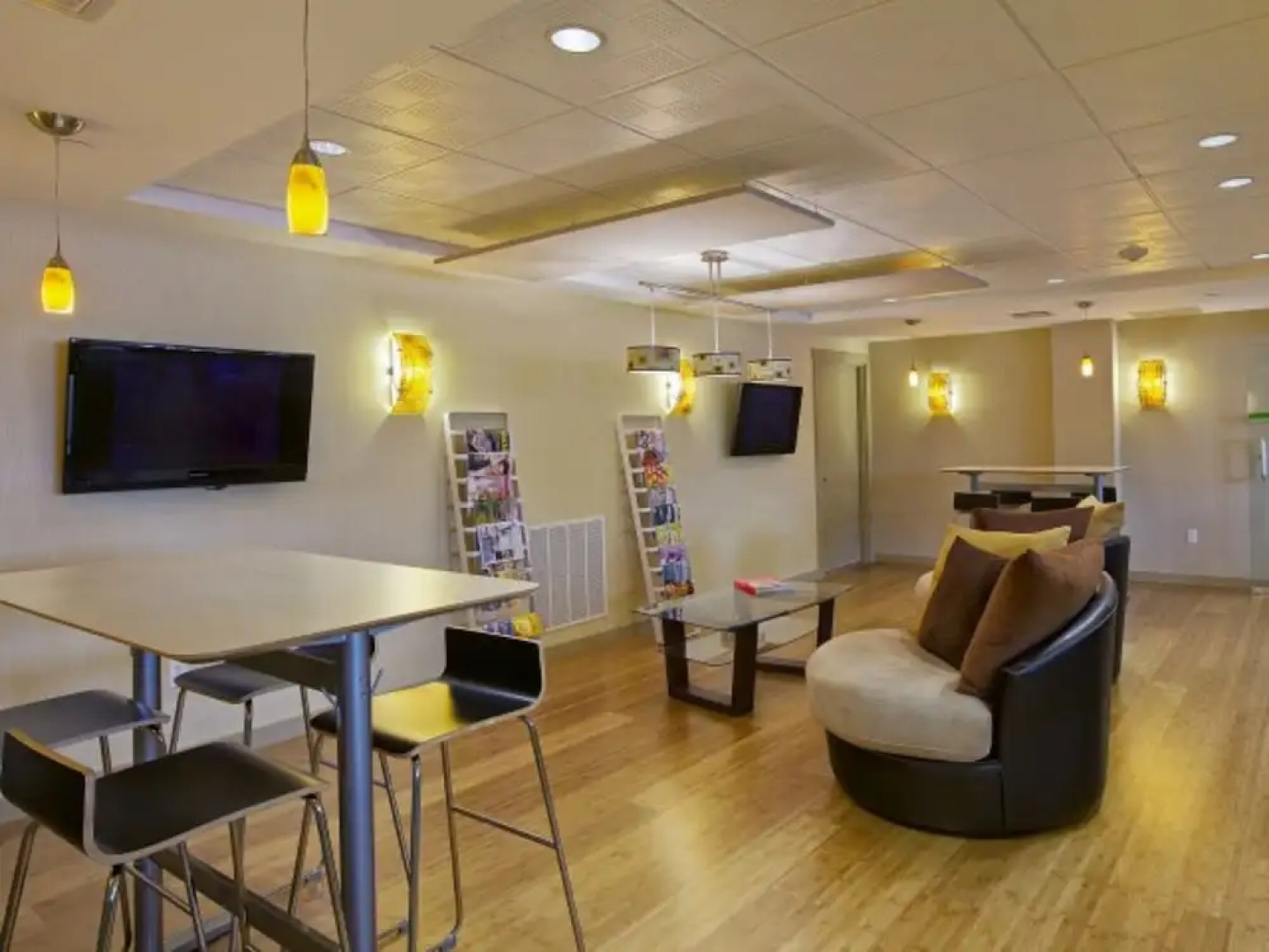 Global Luxury Suites at Broad Street