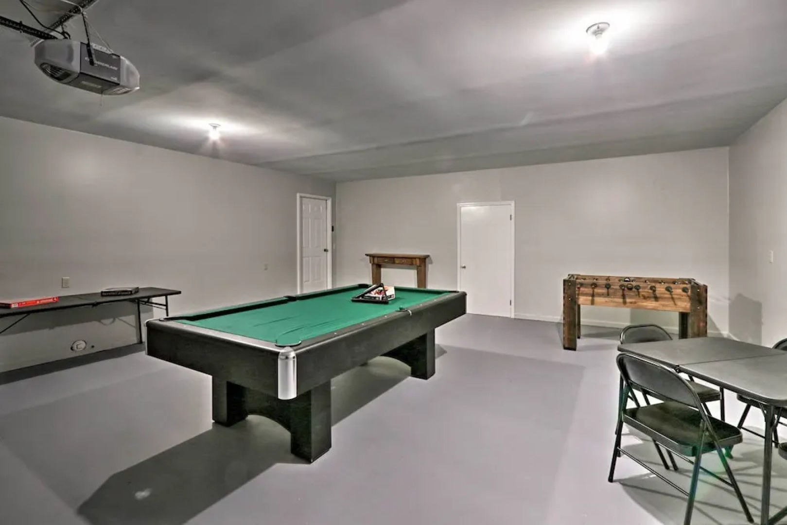 Quiet Memphis Home on 20 Acres: 10 Mi to Downtown!