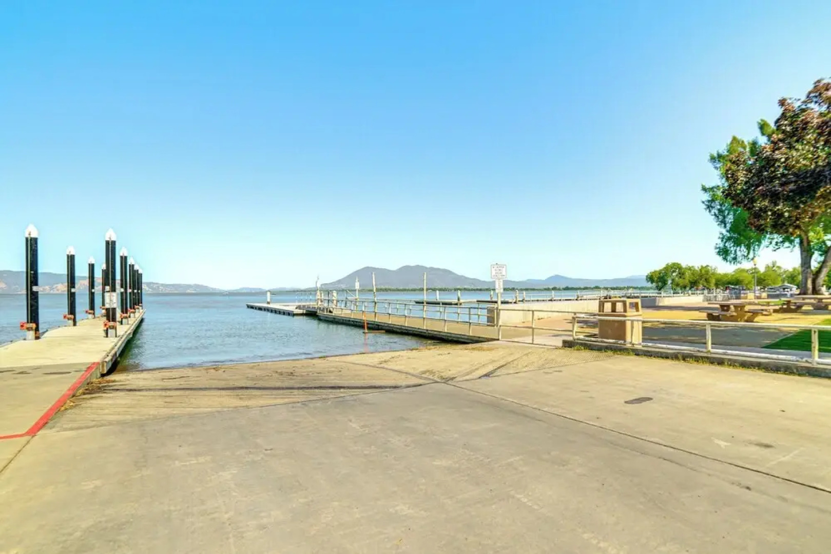 Steps to Clear Lake: Hot Tub Haven in Norcal!