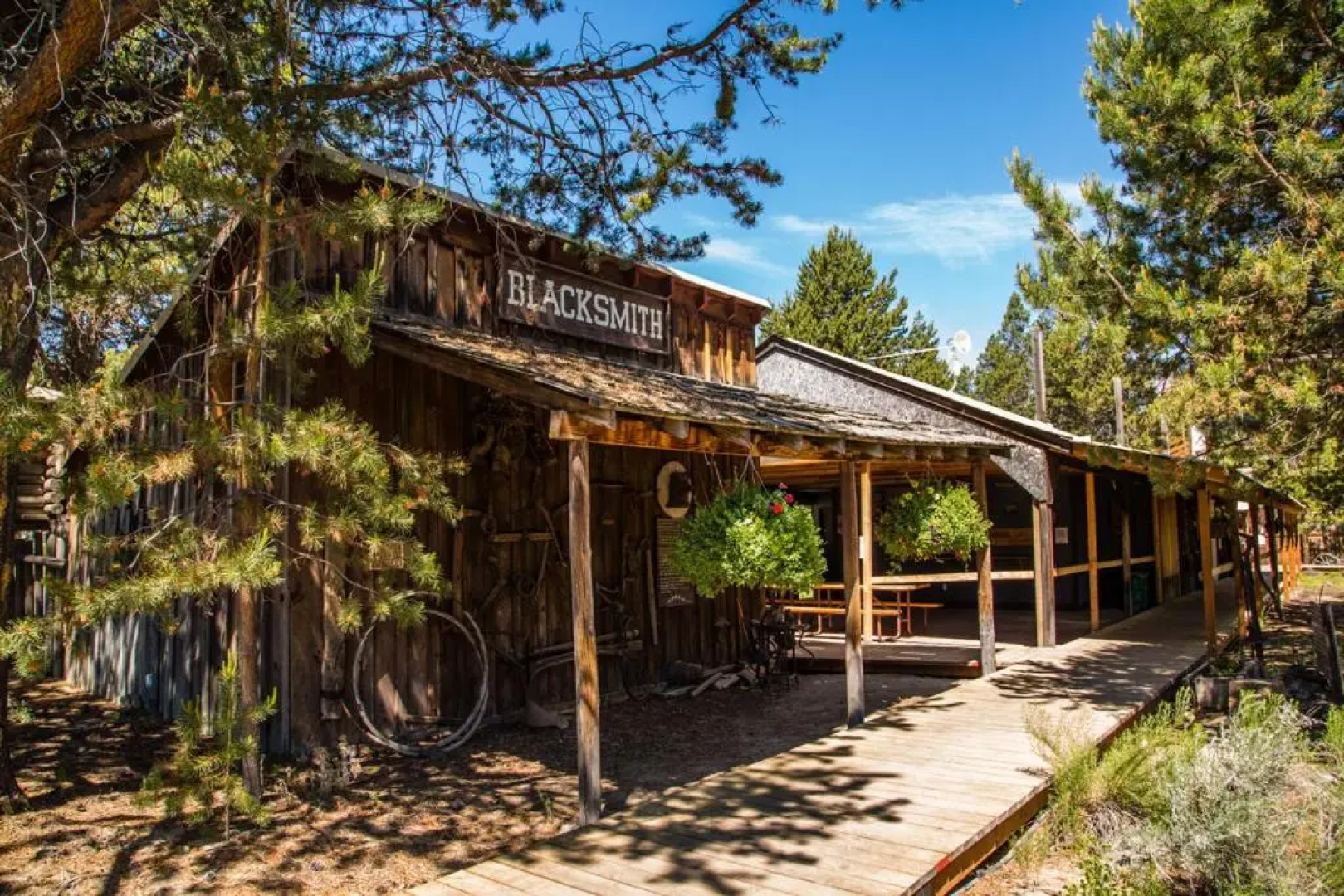 Bend-Sunriver Camping Resort Two-Bedroom Cabin 7
