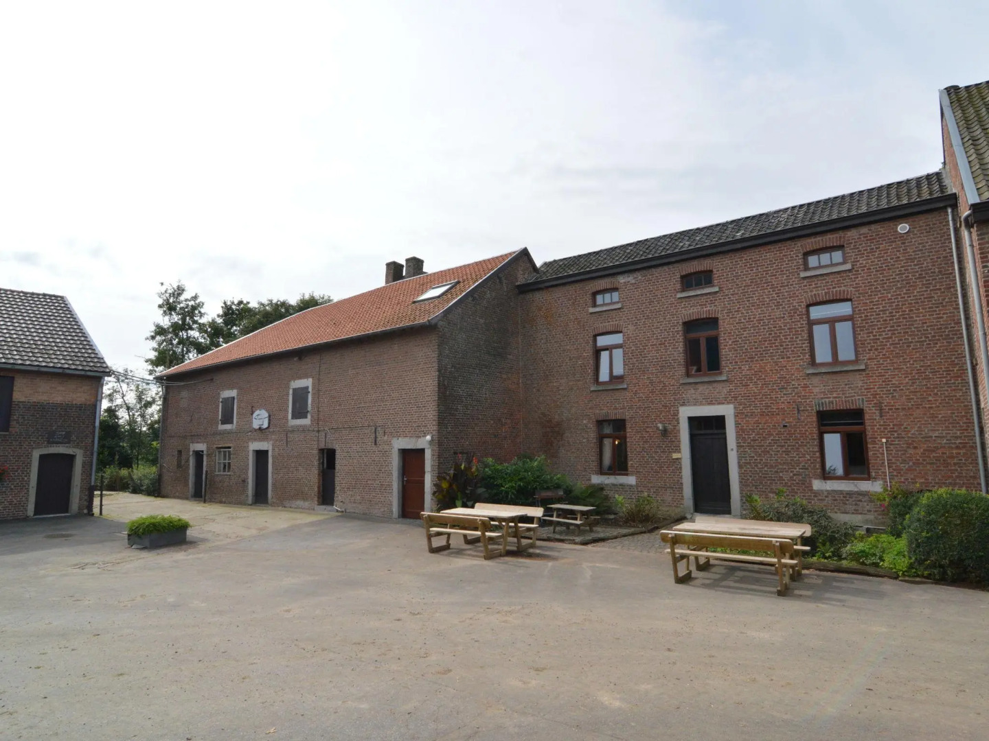 Teuven Farmhouse for 24 Guests