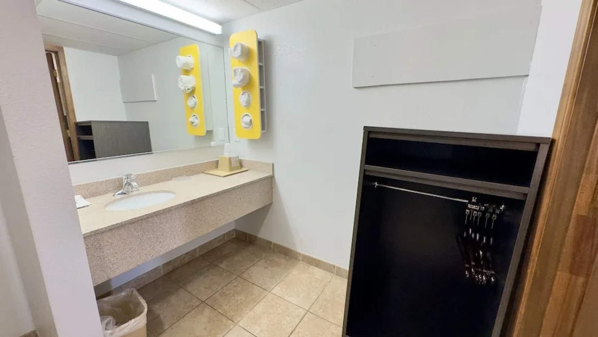 Executive Inn & Suites