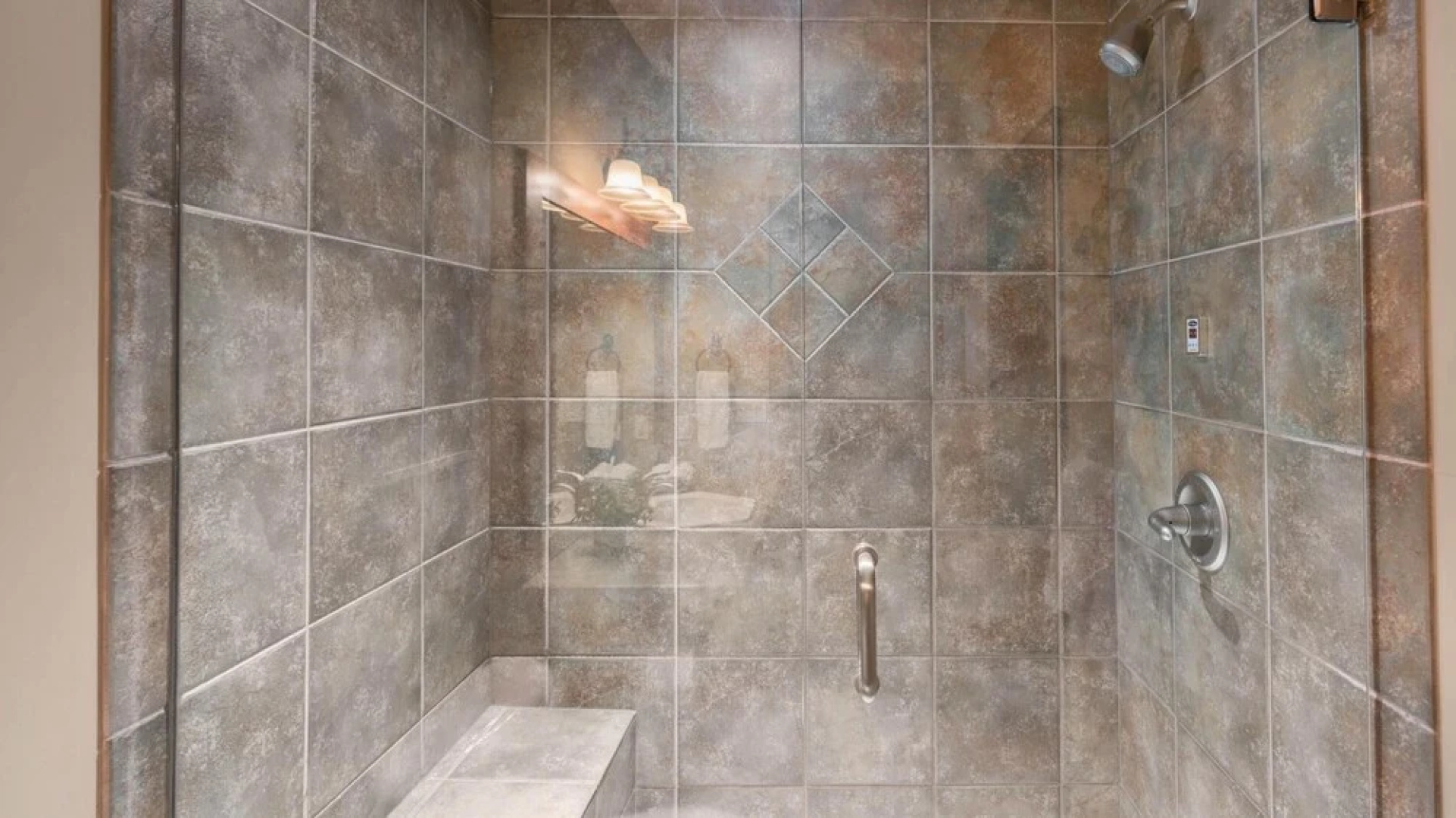 I Spy - Cozy Pet Friendly, Ski In/Ski Out Condo with Private Hot Tub