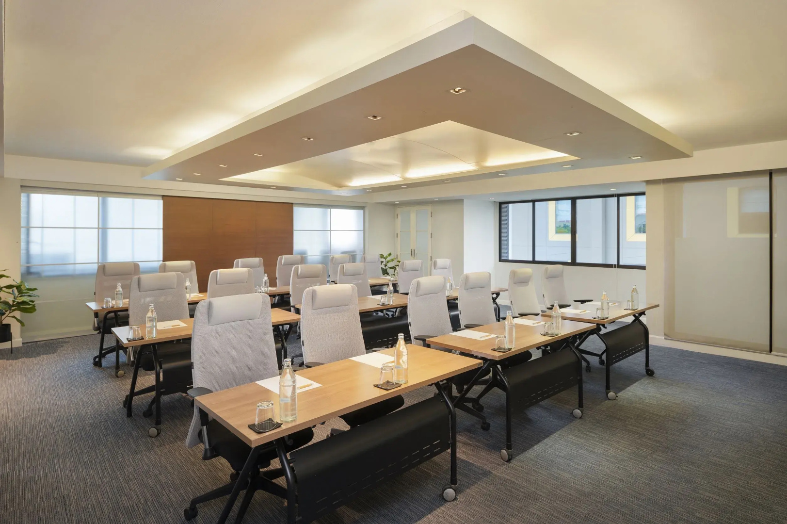 Отель PARKROYAL Suites Bangkok